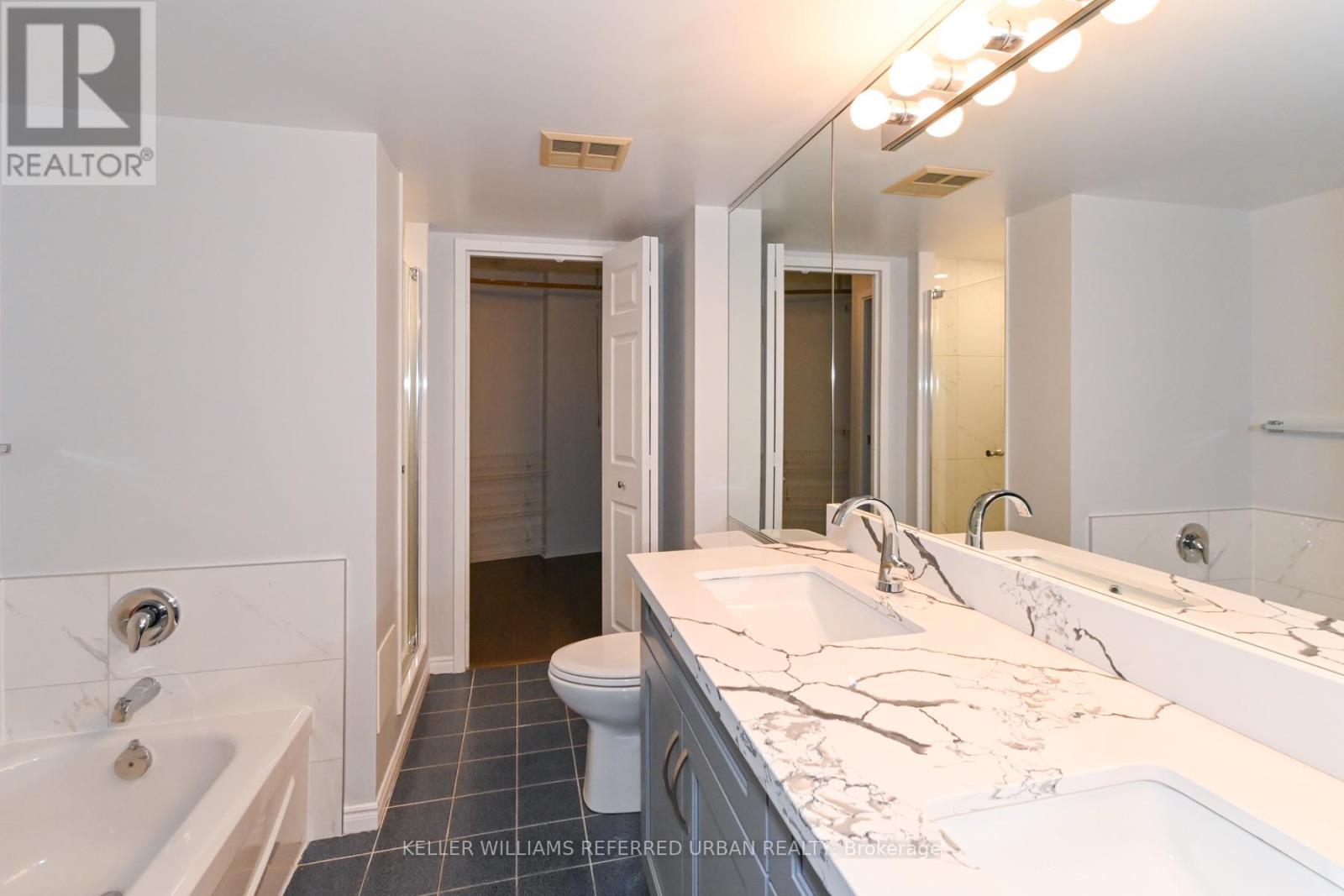 1604 - 25 The Esplanade, Toronto, Ontario  M5E 1W5 - Photo 2 - C13876956