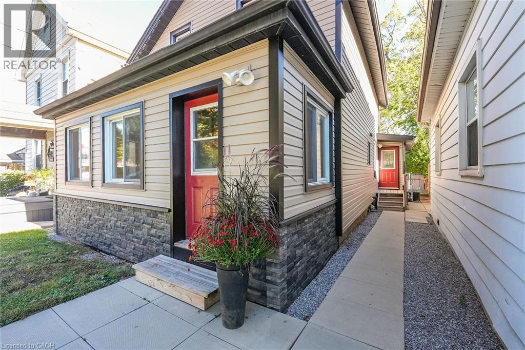 15 Adelaide Street, Grimsby, Ontario  L3M 1X2 - Photo 3 - 40869938