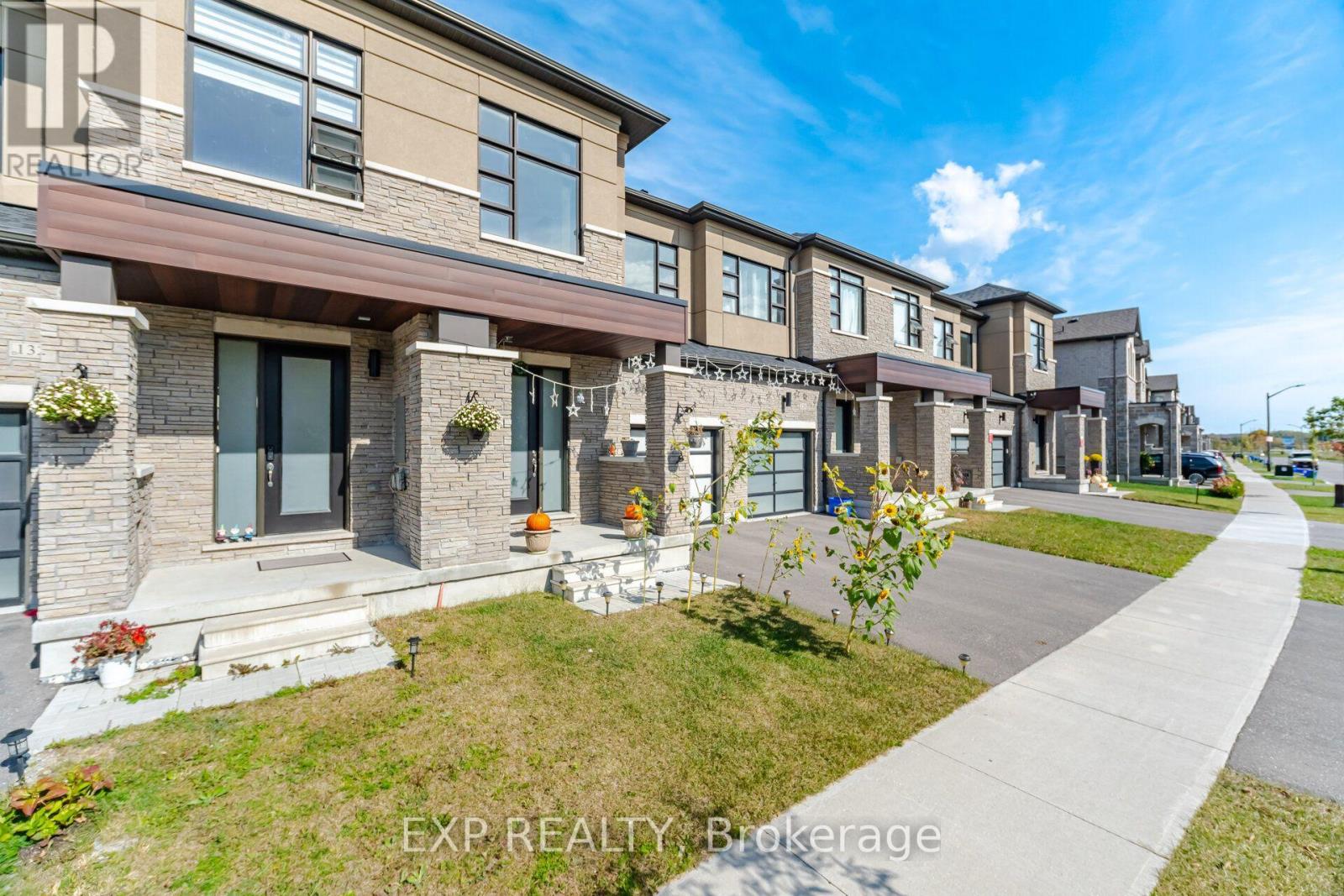 130 Ogston Crescent, Whitby, Ontario  L1P 0H3 - Photo 4 - E13876932