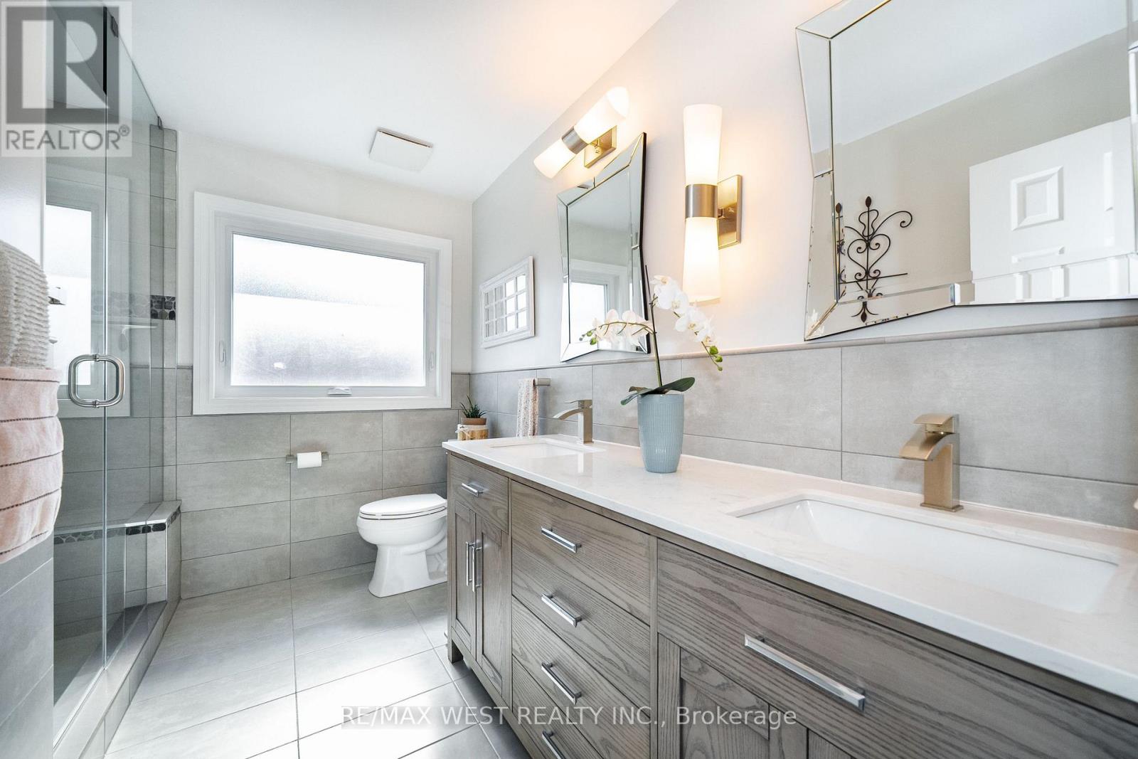 98 Arrowhead Drive, Vaughan, Ontario  L4L 4A5 - Photo 14 - N13876820