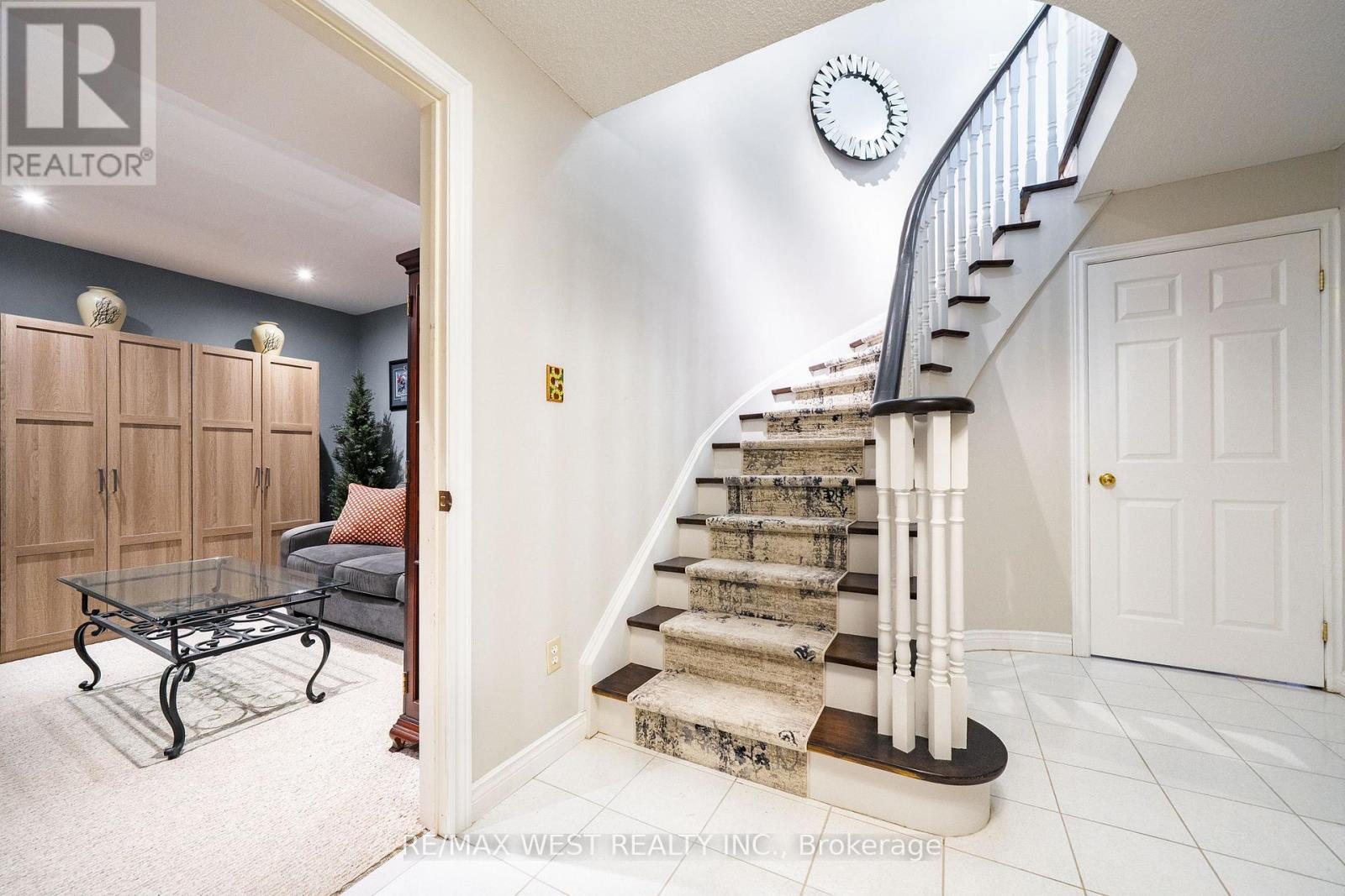 98 Arrowhead Drive, Vaughan, Ontario  L4L 4A5 - Photo 17 - N13876820