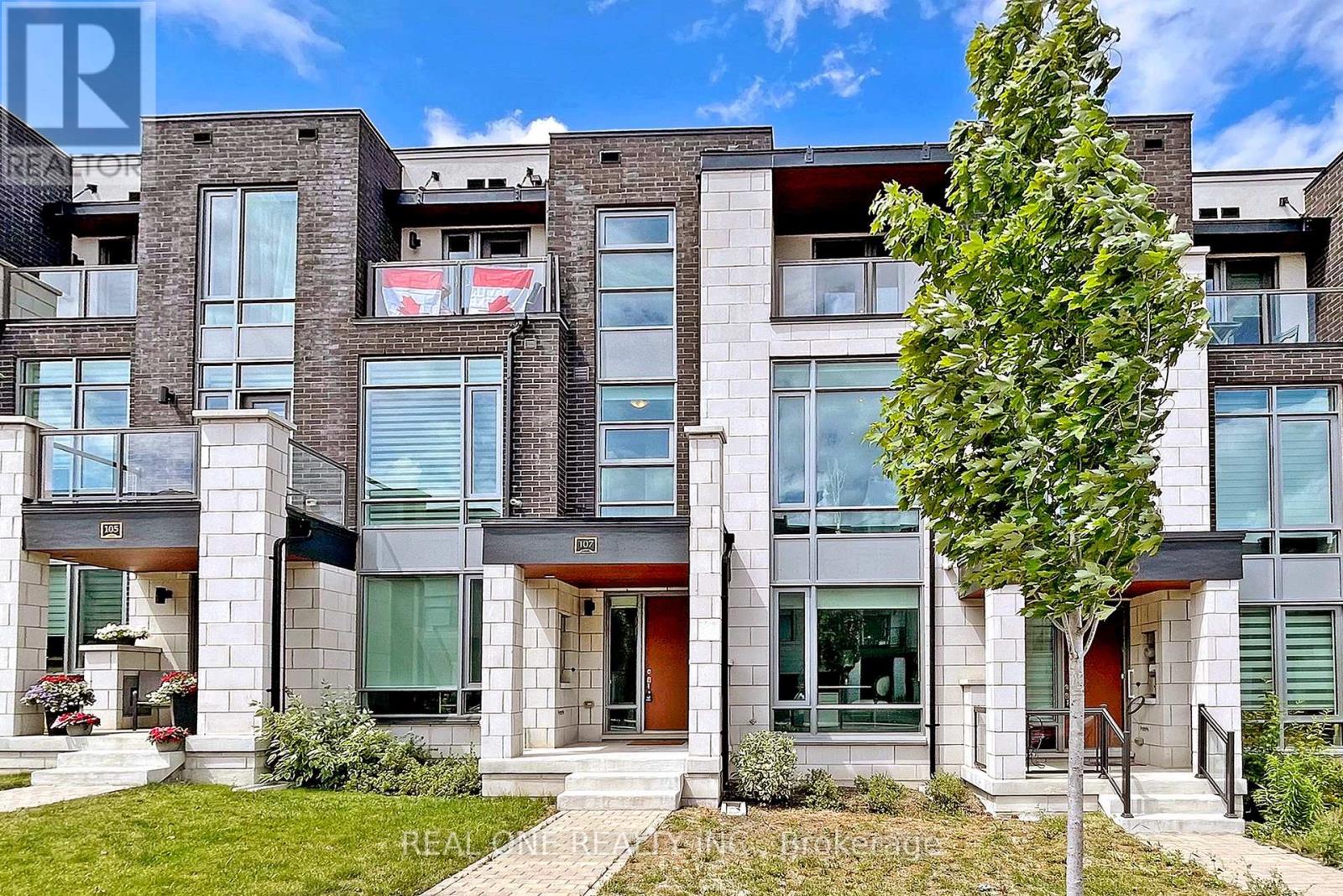 107 Carrville Woods Circle, Vaughan, Ontario  L6A 4Z6 - Photo 2 - N13876846