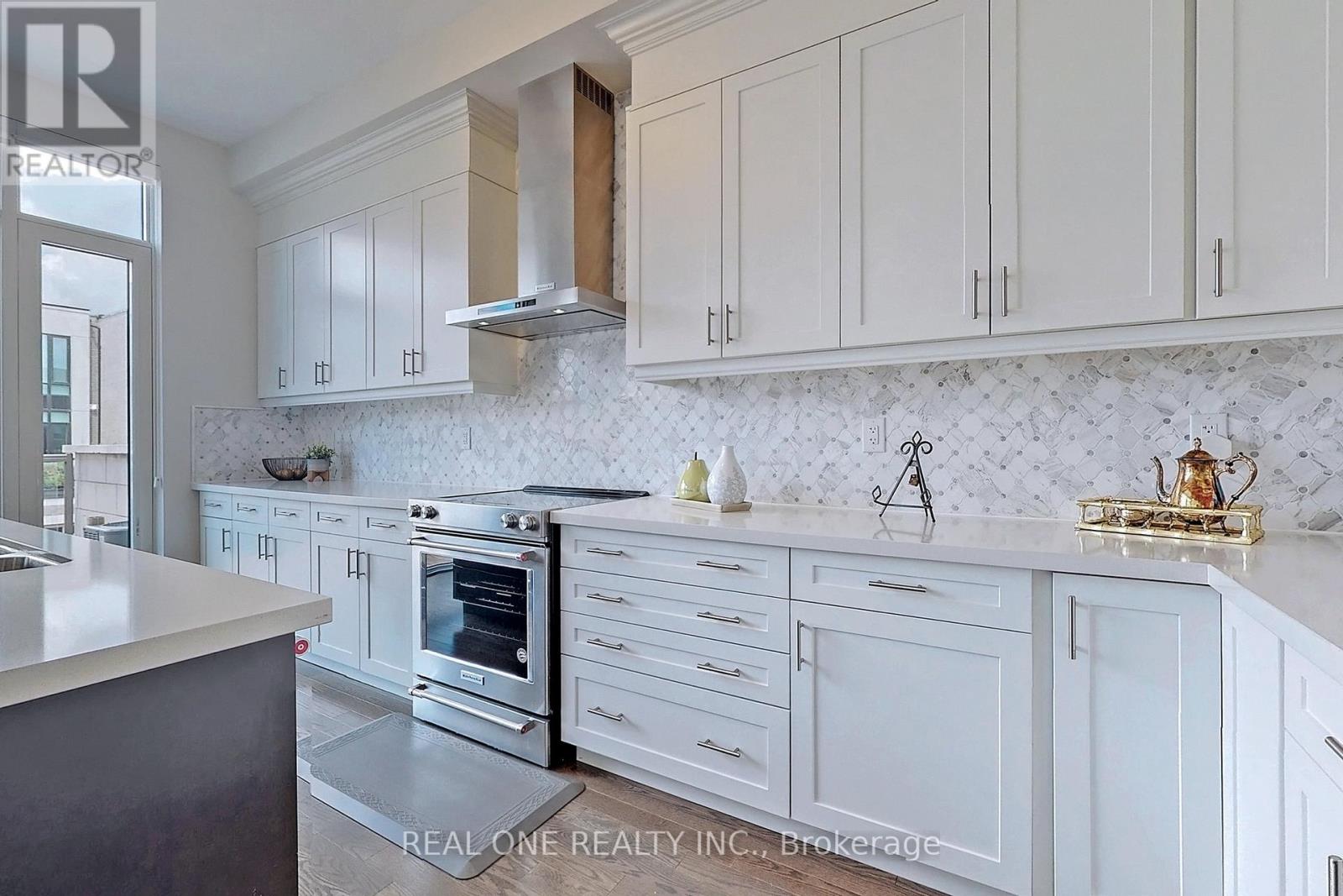 107 Carrville Woods Circle, Vaughan, Ontario  L6A 4Z6 - Photo 21 - N13876846