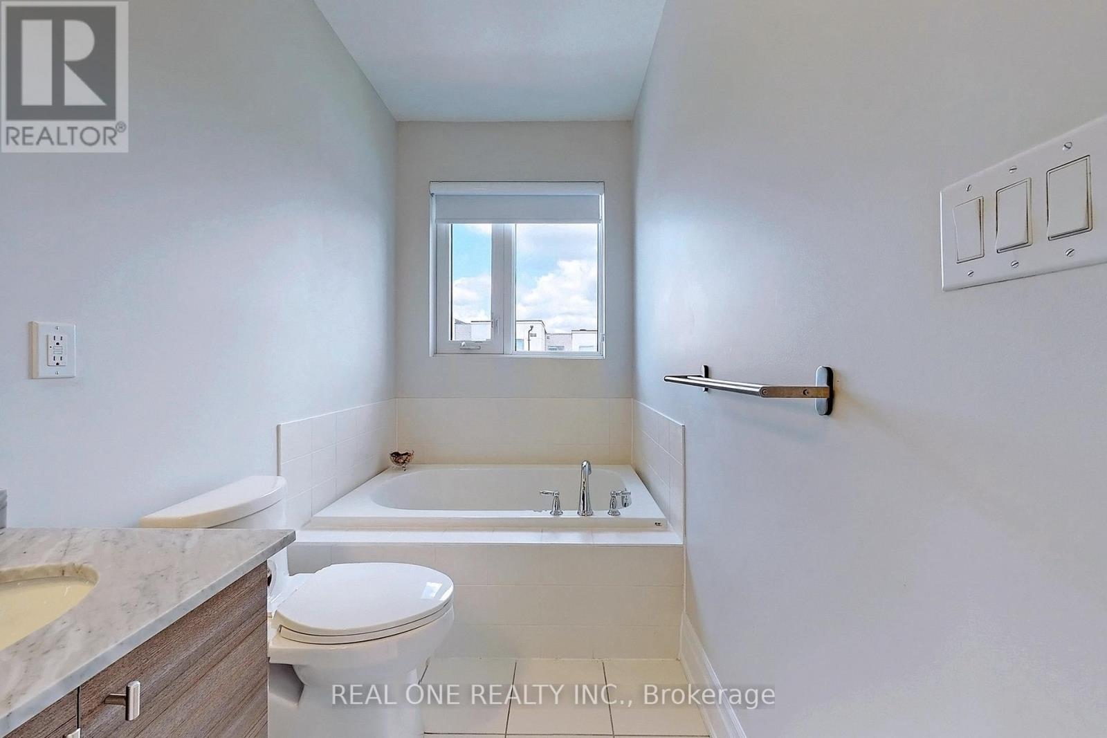 107 Carrville Woods Circle, Vaughan, Ontario  L6A 4Z6 - Photo 31 - N13876846