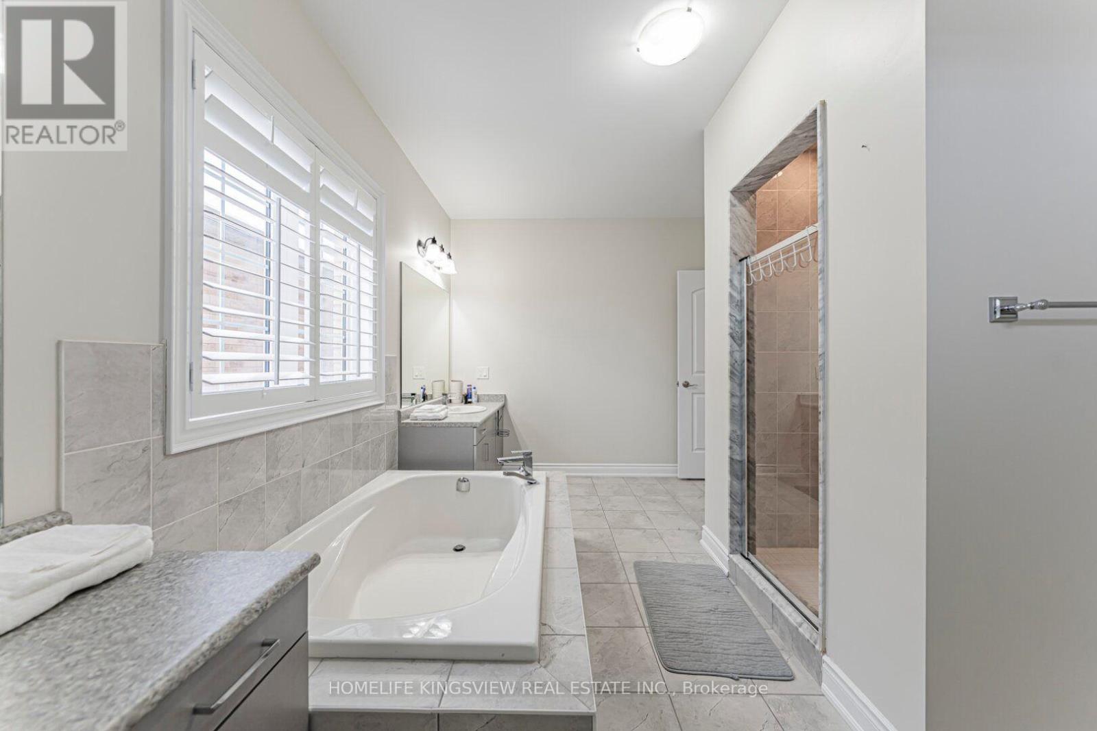 61 Ross Vennare Crescent, Vaughan, Ontario  L0J 1C0 - Photo 35 - N13876936