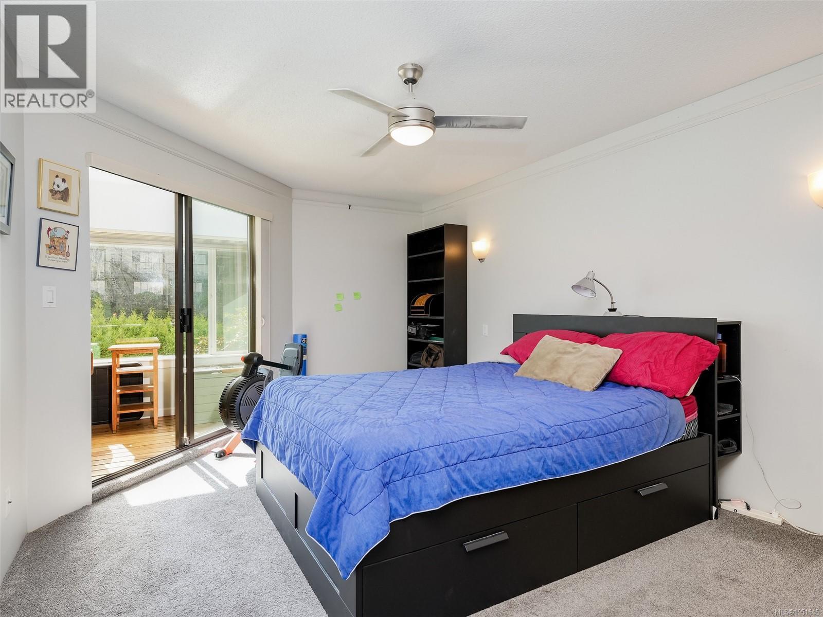 203 3260 Quadra St