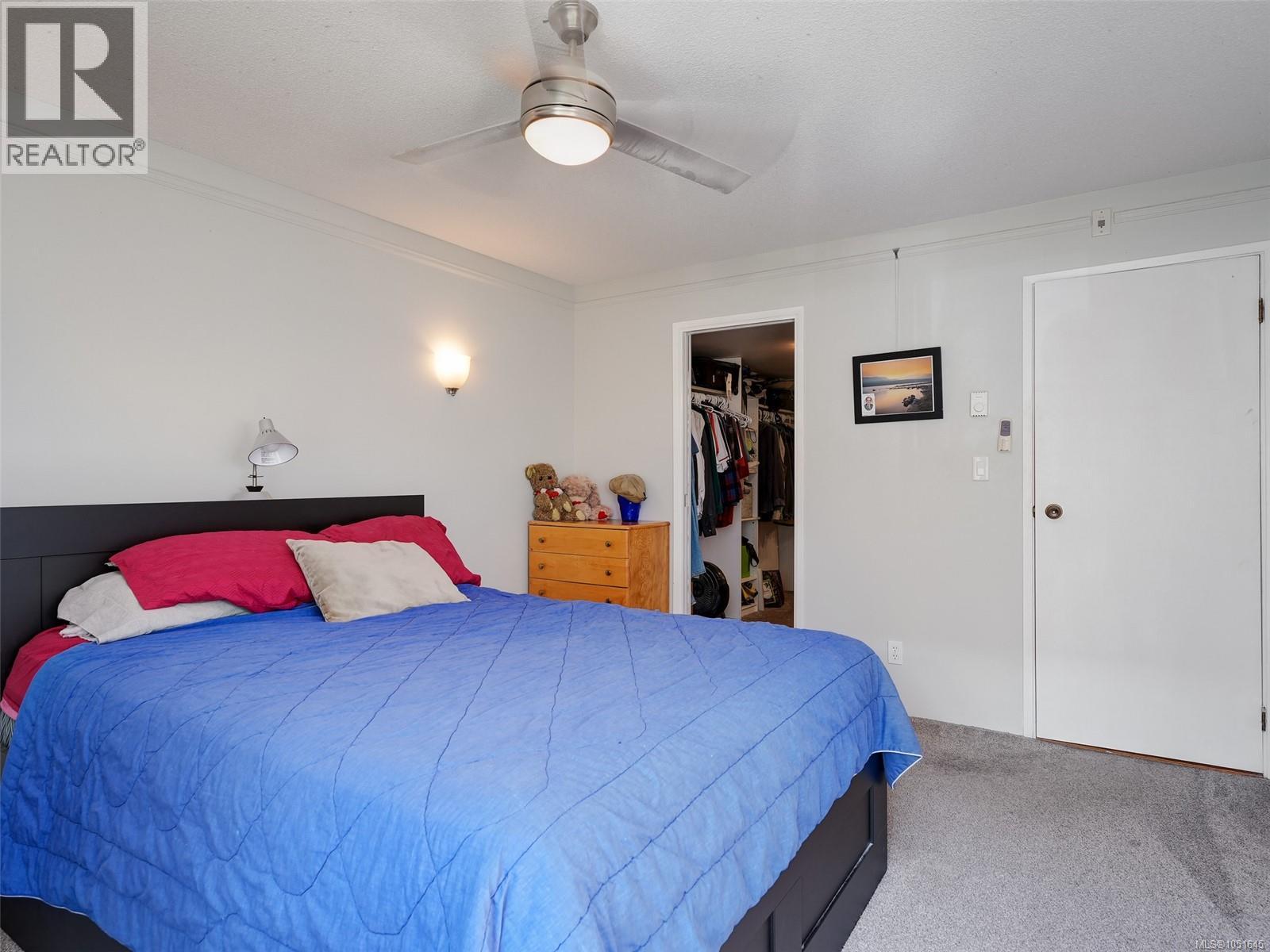 203 3260 Quadra St