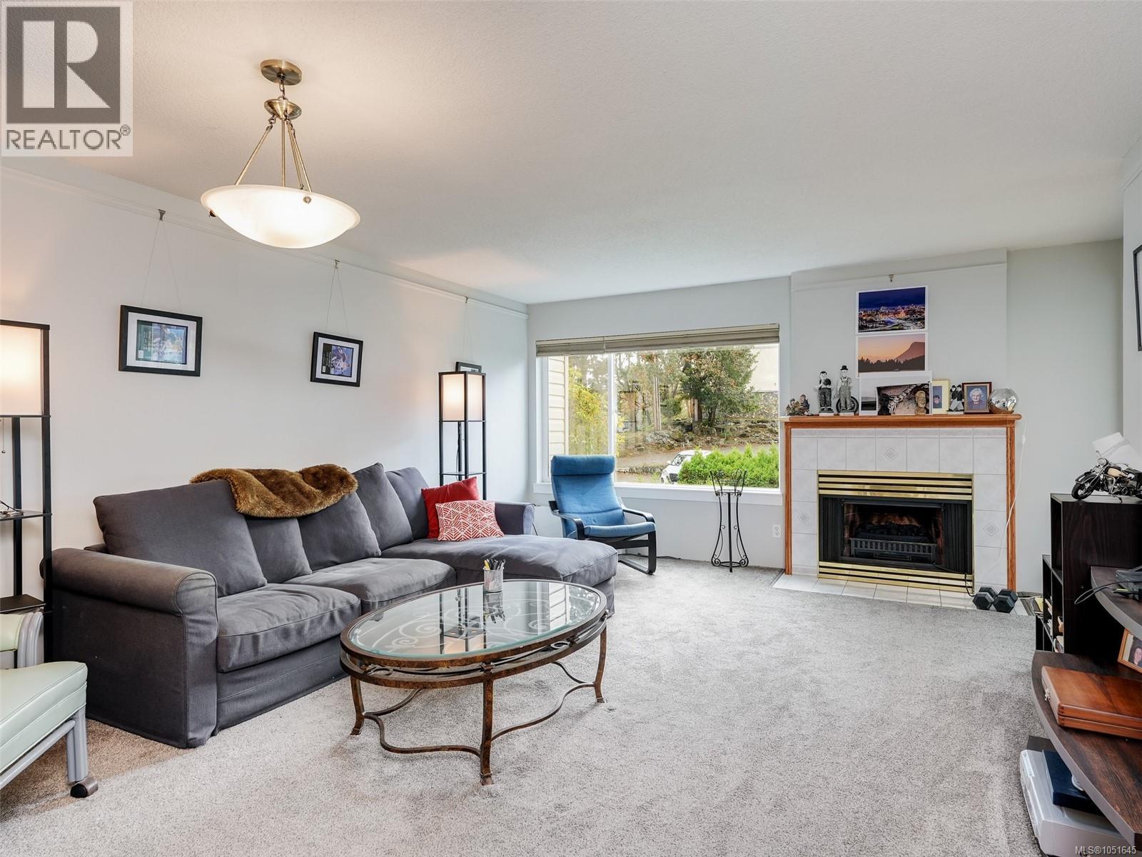 203 3260 Quadra St