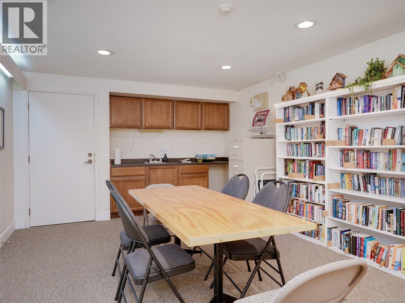 203 3260 Quadra St