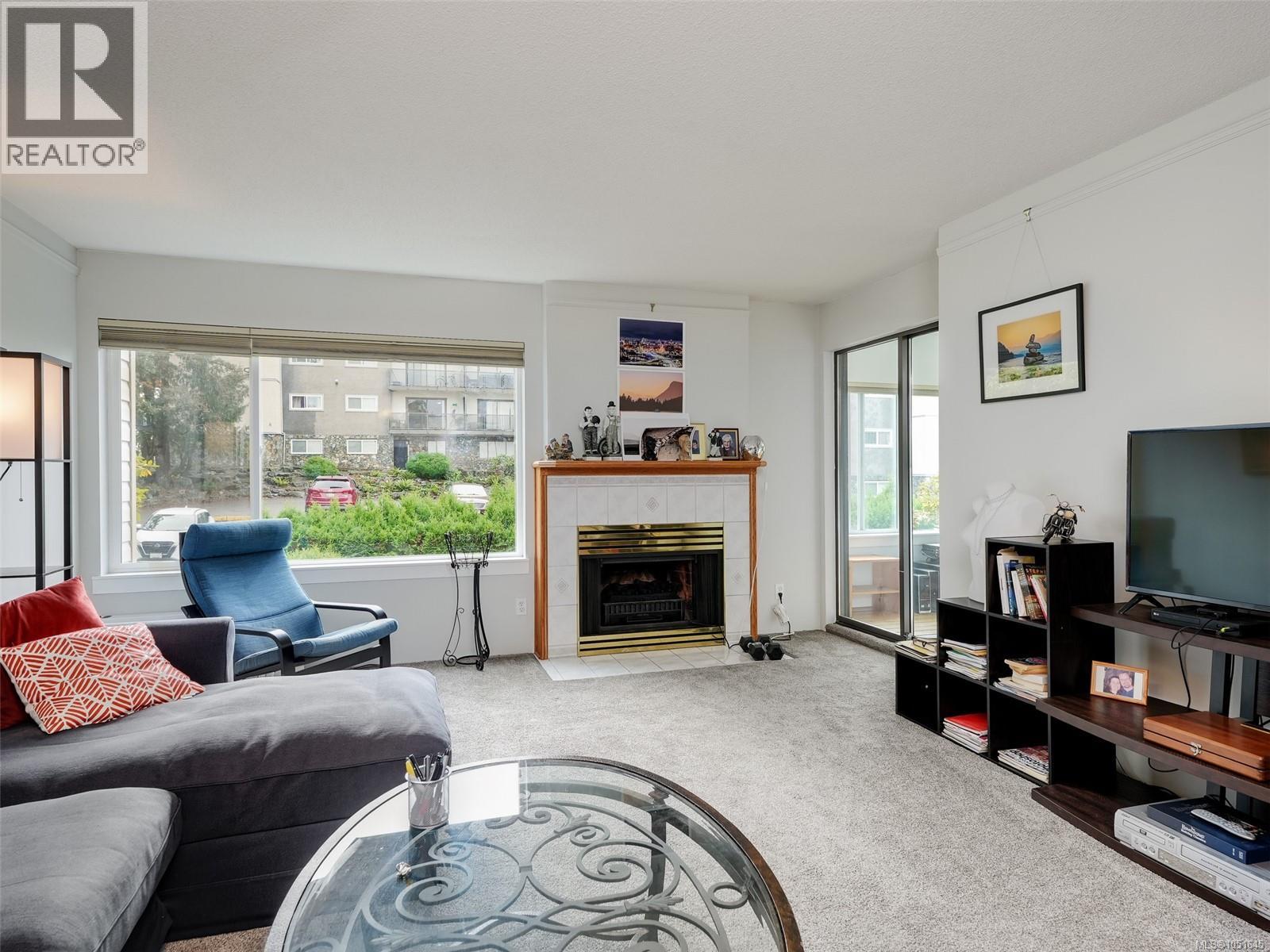 203 3260 Quadra St