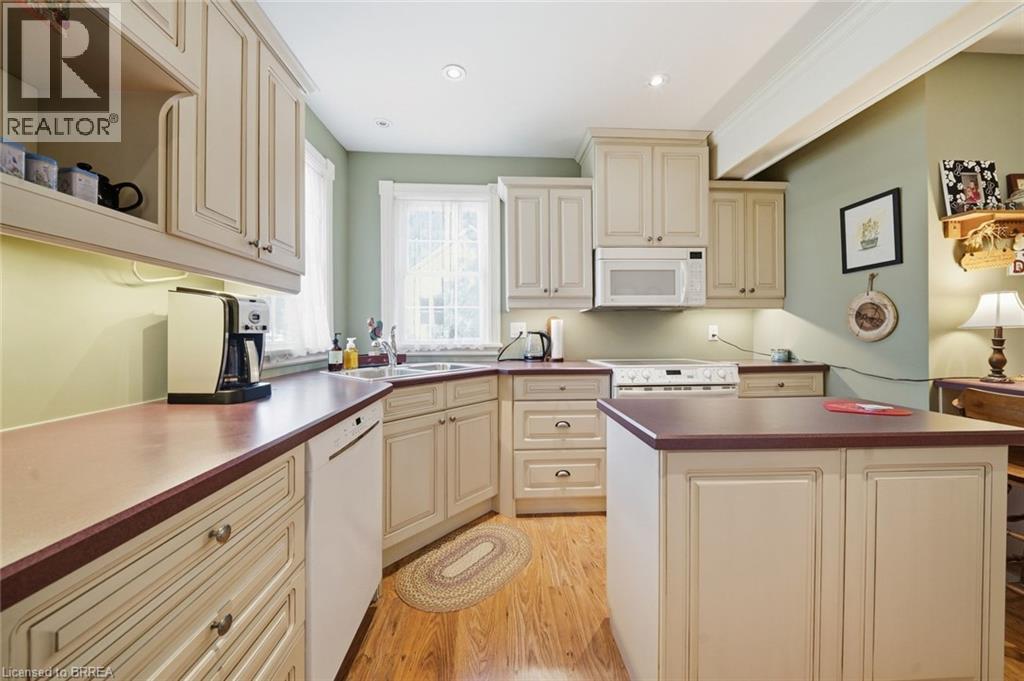 243 Sydenham Street, Brantford, Ontario  N3R 3Z6 - Photo 7 - 40866905