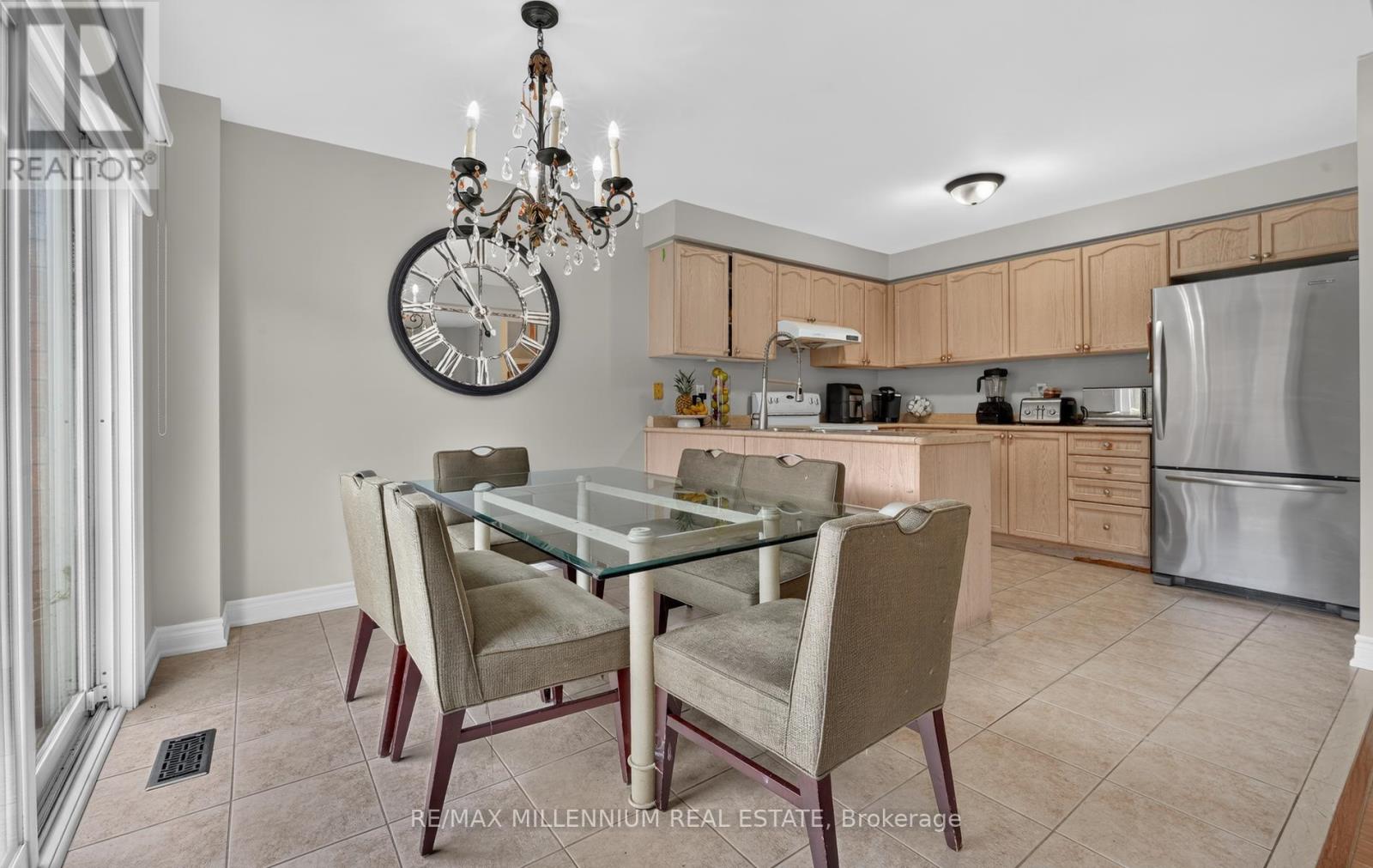 262 Brisdale Drive W, Brampton, Ontario  L7A 2T3 - Photo 6 - W13876980
