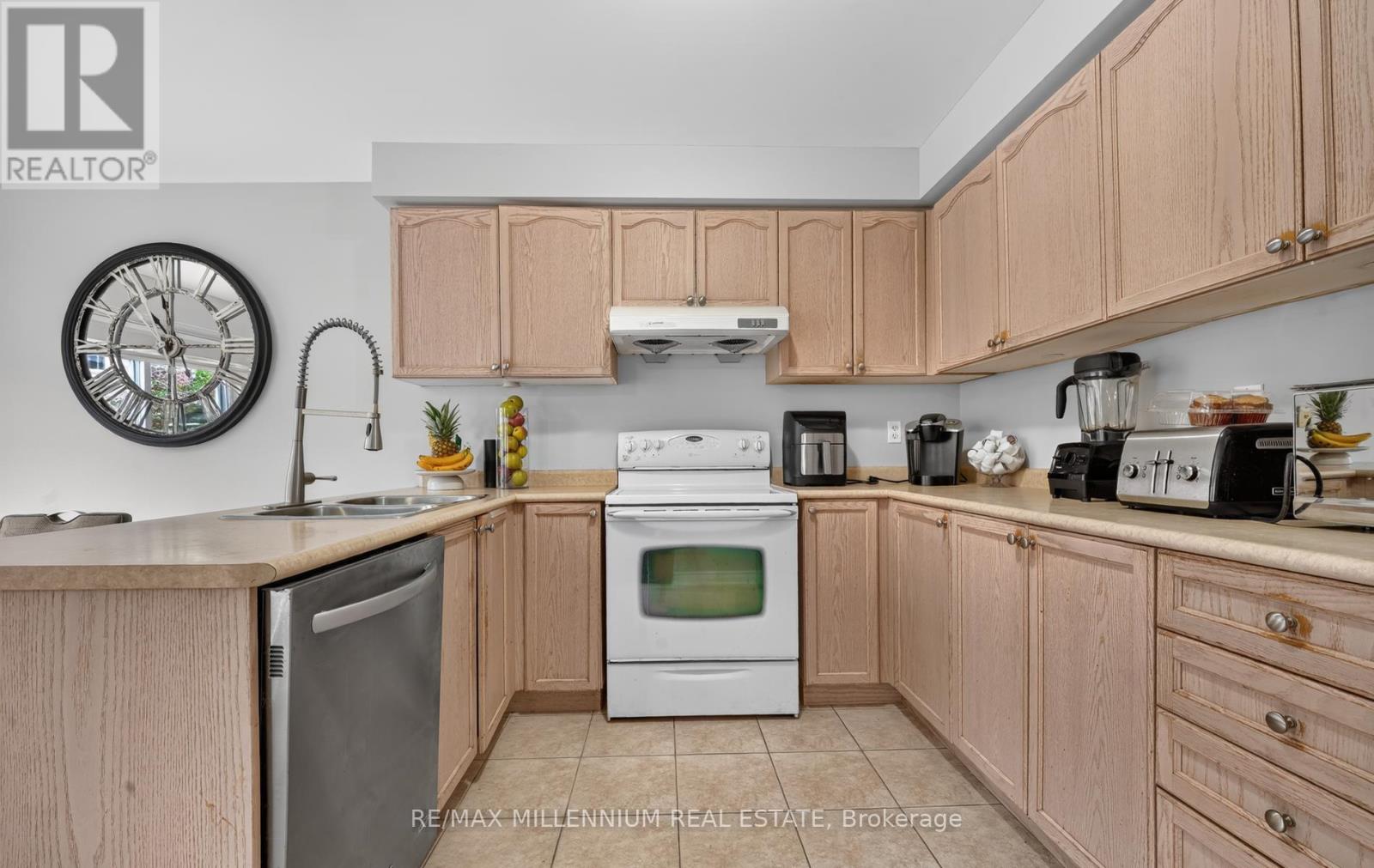 262 Brisdale Drive W, Brampton, Ontario  L7A 2T3 - Photo 7 - W13876980