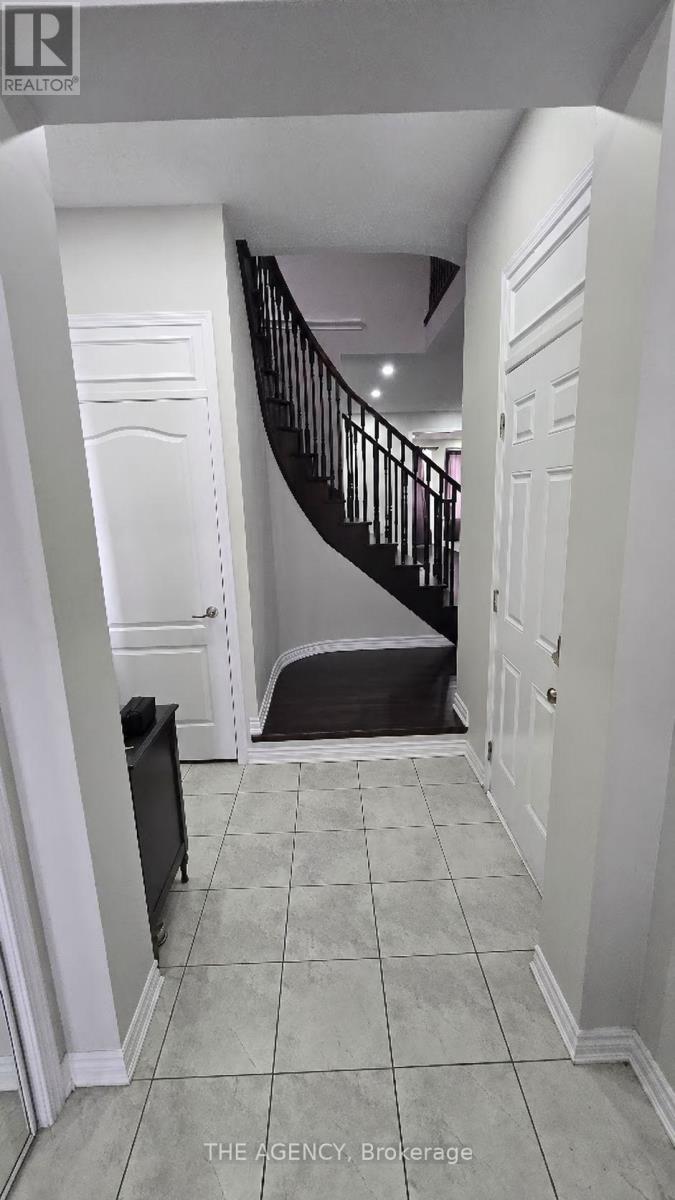 57 Leadenhall Road, Brampton, Ontario  L7A 4G2 - Photo 2 - W13838532