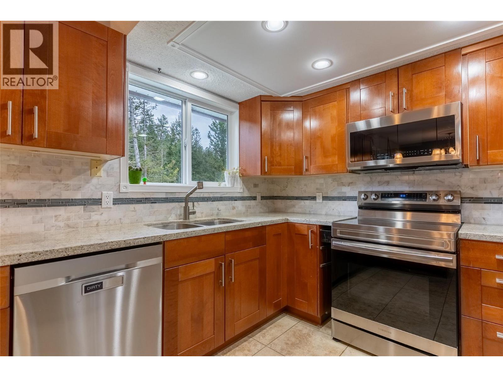 210 Cinnibar Court, Logan Lake, British Columbia  V0K 1W0 - Photo 10 - 10402690