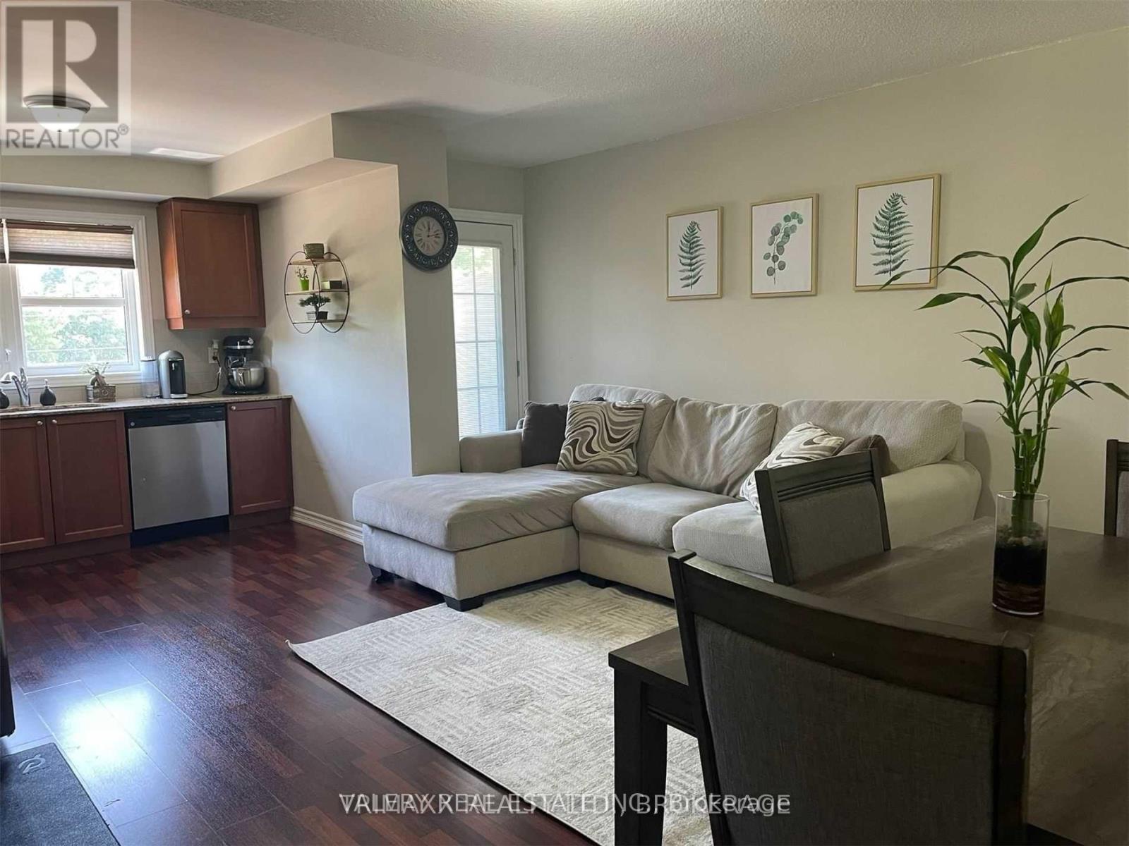 4 - 701 Homer Watson Boulevard, Waterloo, Ontario  N2C 0B5 - Photo 2 - X13876972