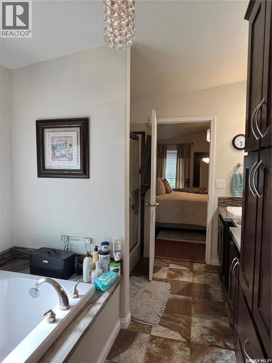 208 2nd Avenue Se, Dorintosh, Saskatchewan  S0M 0T0 - Photo 38 - SK036748