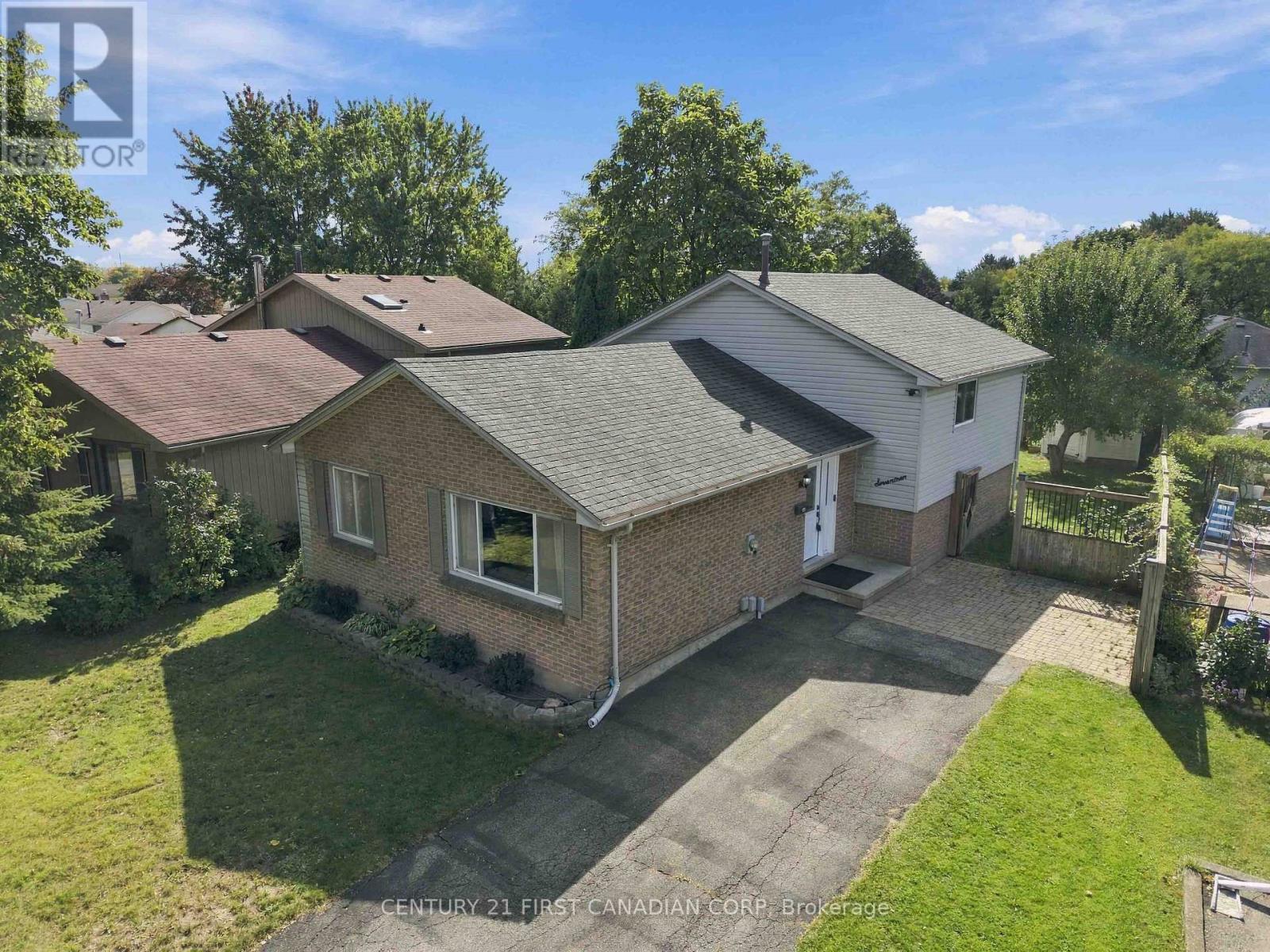 17 Archer Crescent, London South, Ontario  N6E 2A4 - Photo 2 - X13877100