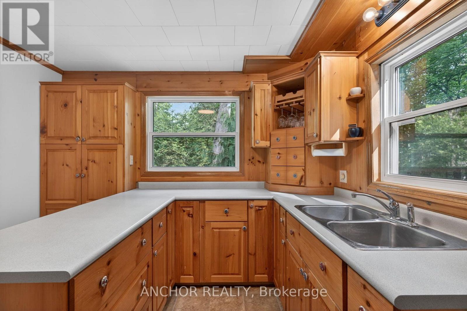 223 Ontario Street S, Lambton Shores, Ontario  N0M 1T0 - Photo 6 - X13877136