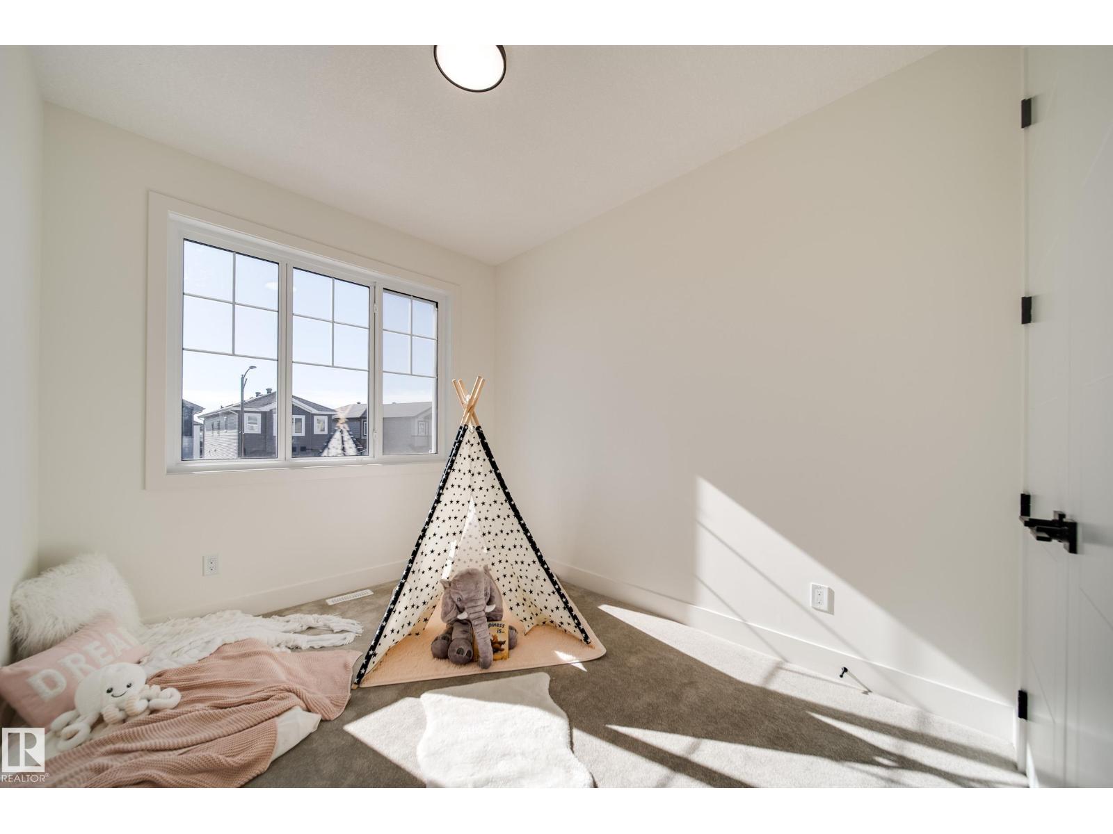 8752 183 AV NW