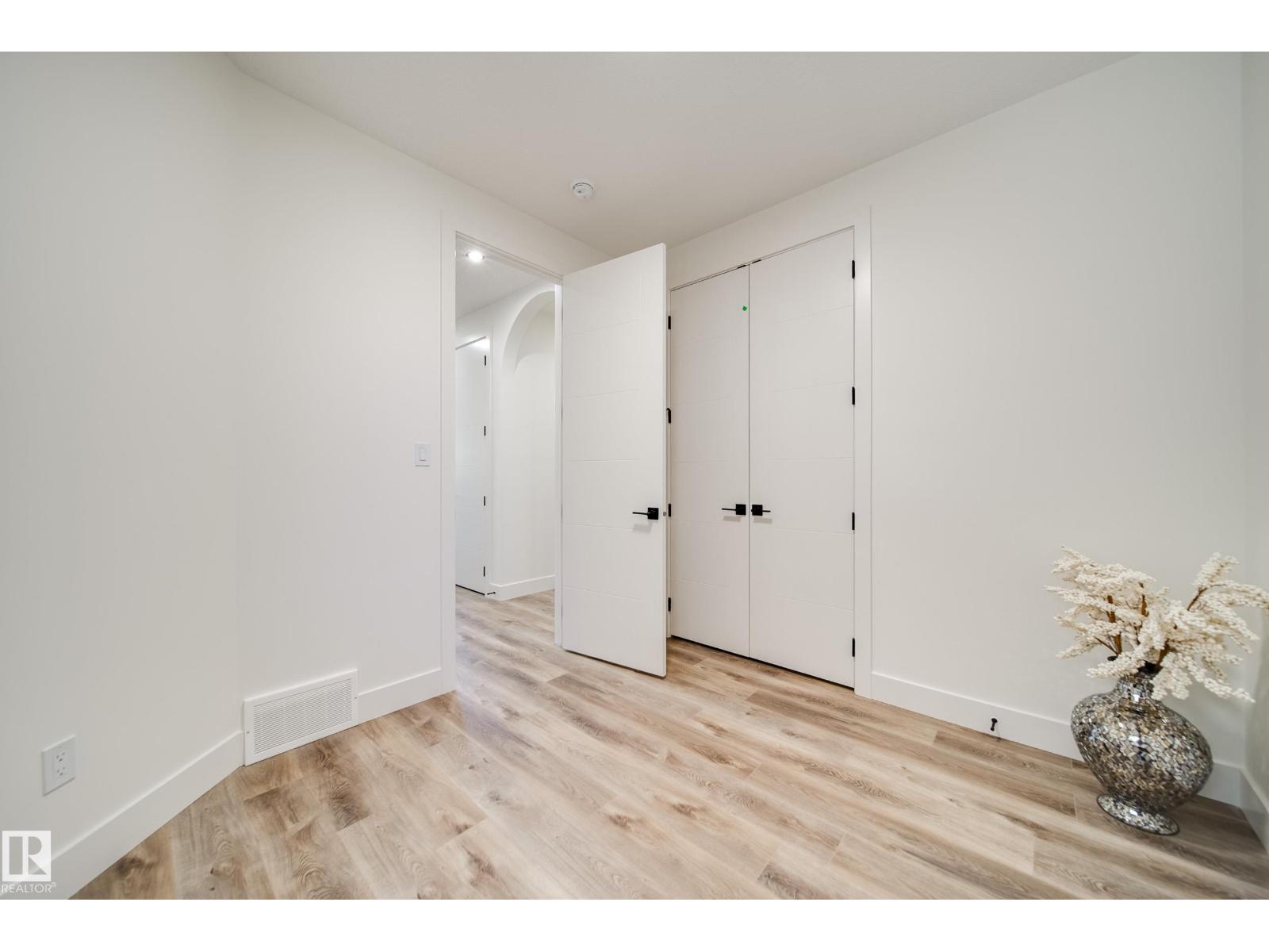 8752 183 AV NW