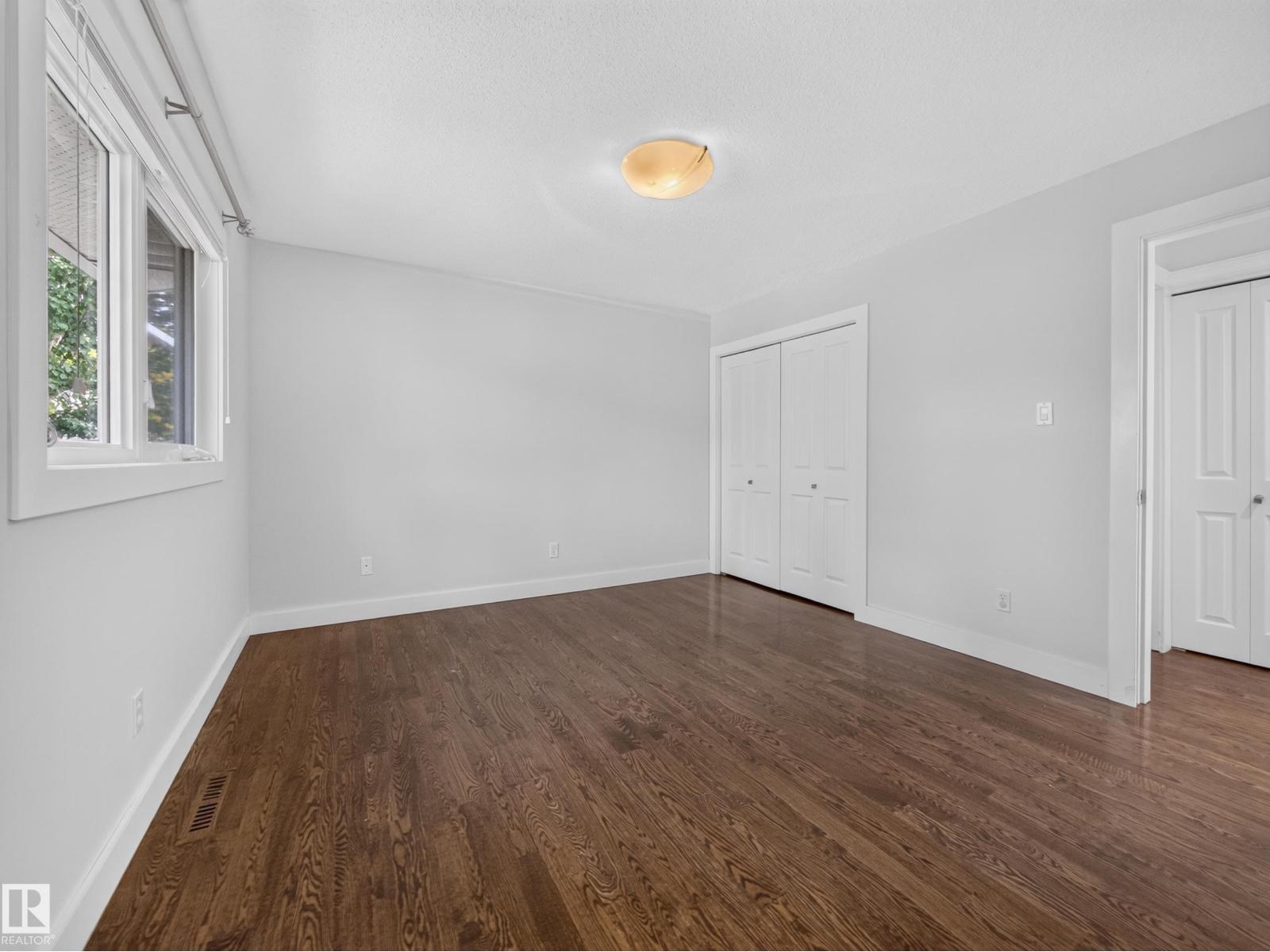 16 GREENWOOD WY