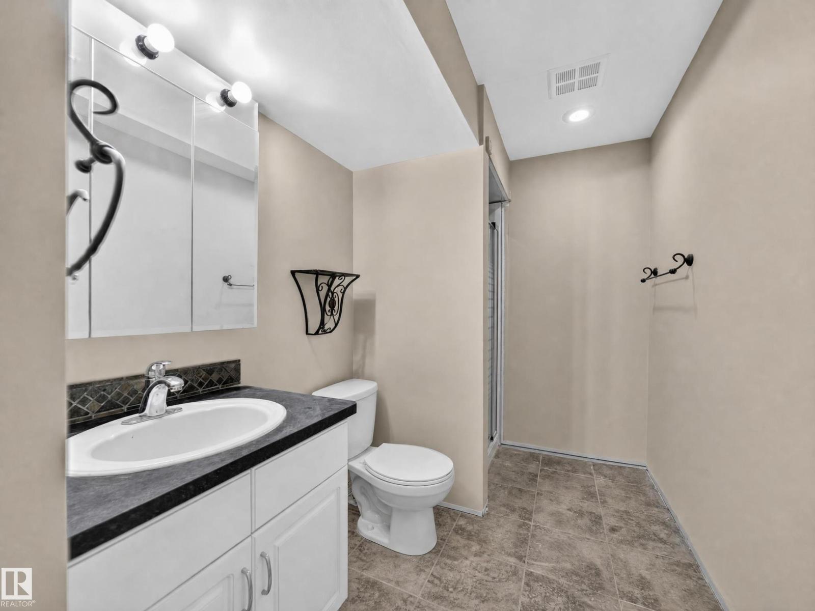 16 GREENWOOD WY