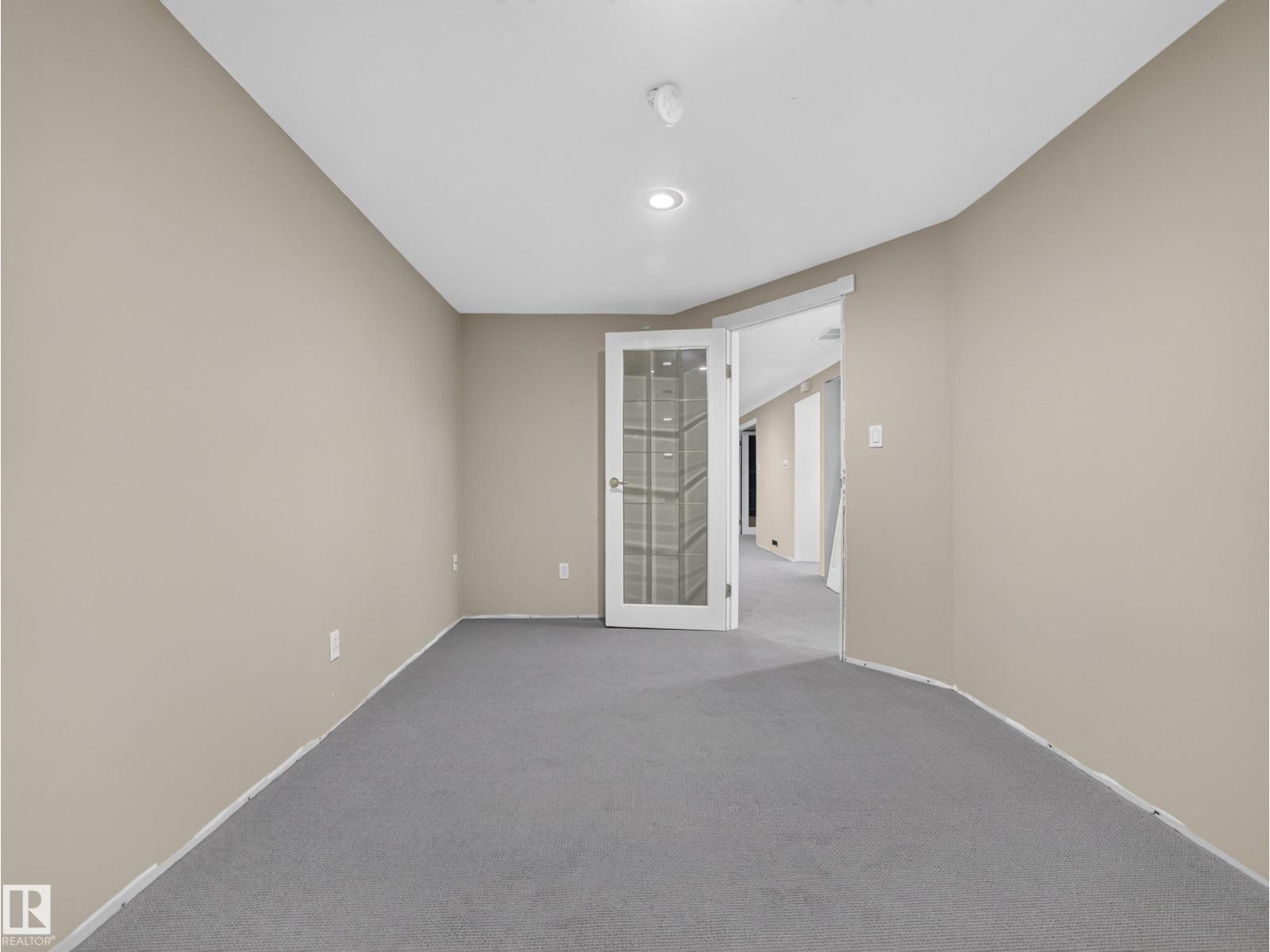 16 GREENWOOD WY
