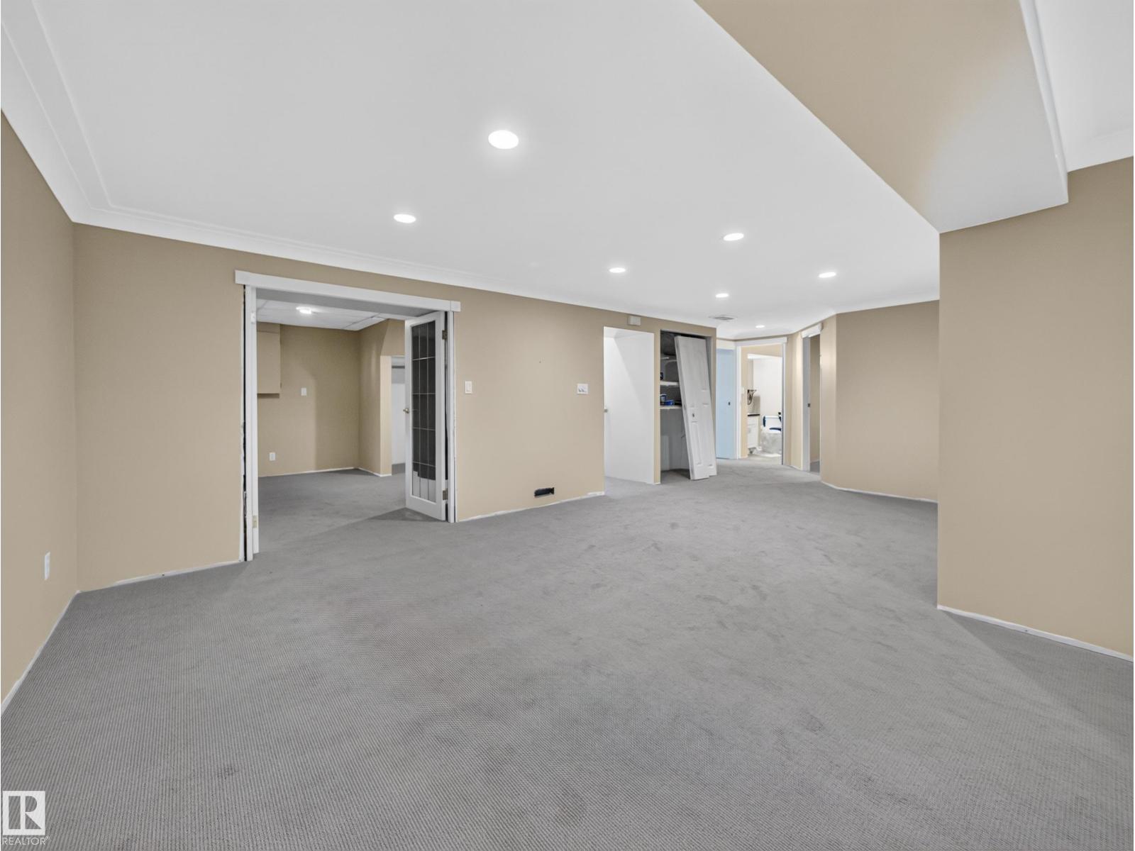 16 GREENWOOD WY