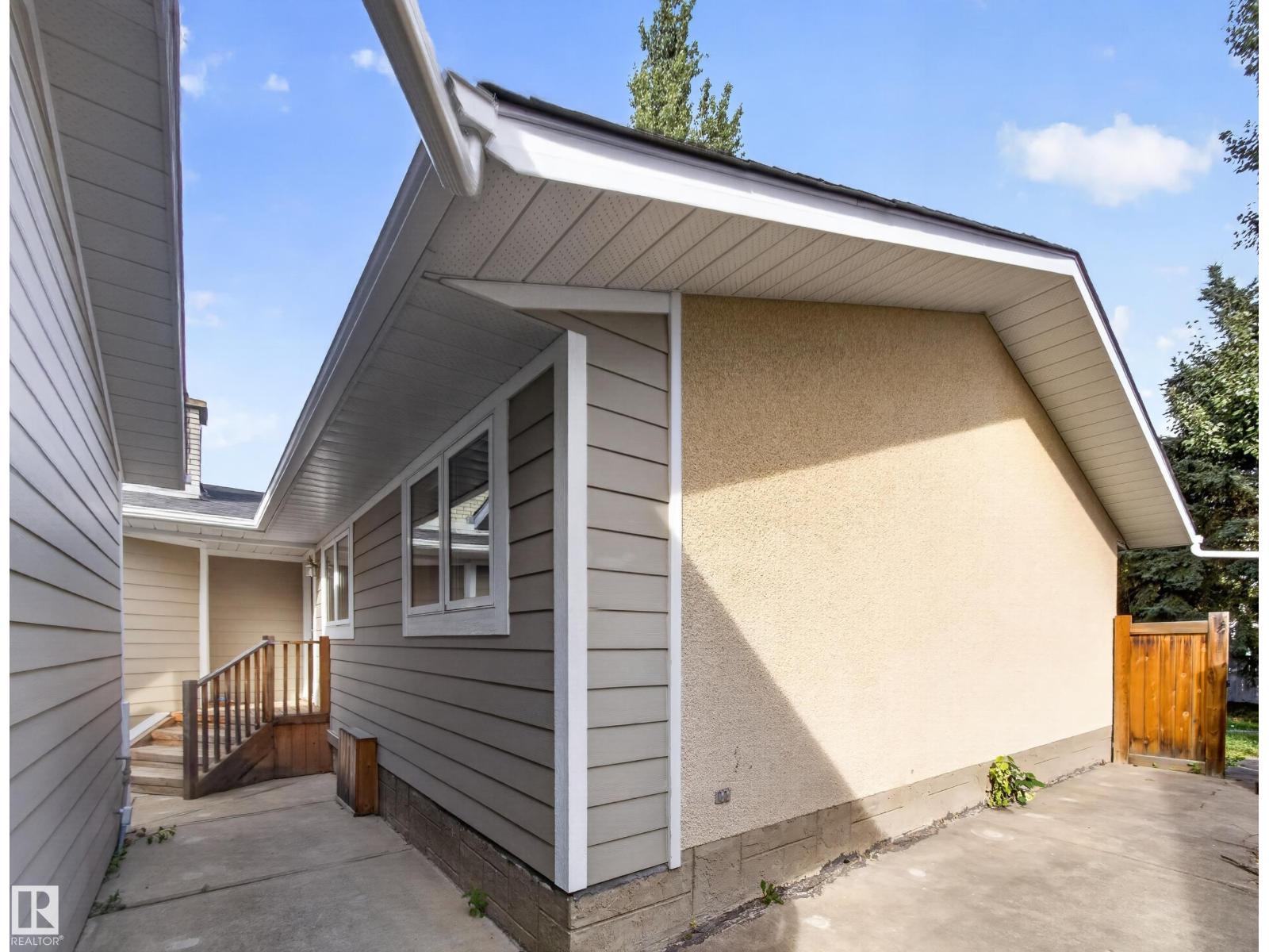 16 GREENWOOD WY