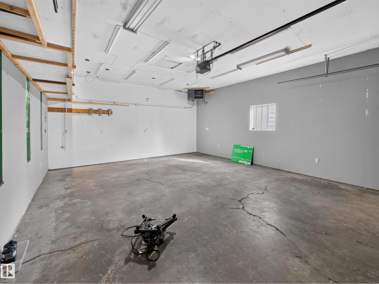 16 GREENWOOD WY