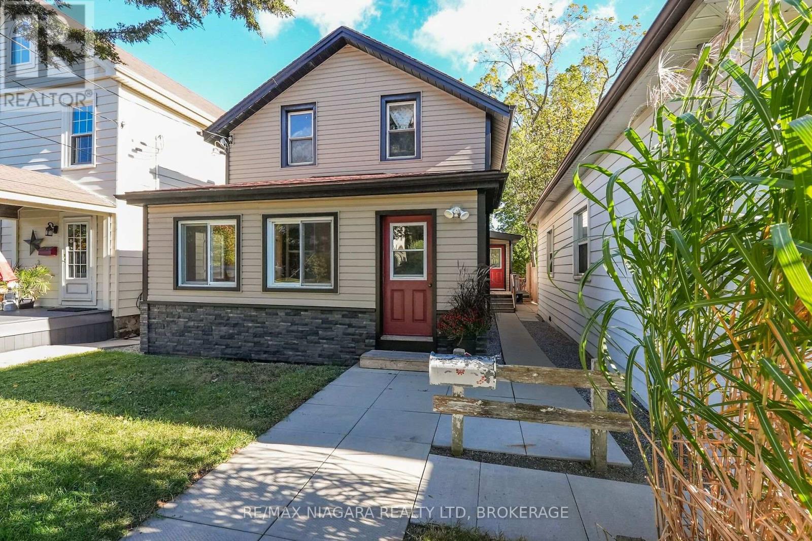 15 Adelaide Street, Grimsby (Grimsby West), Ontario L3M 1X2 - Photo 2 - X13877112
