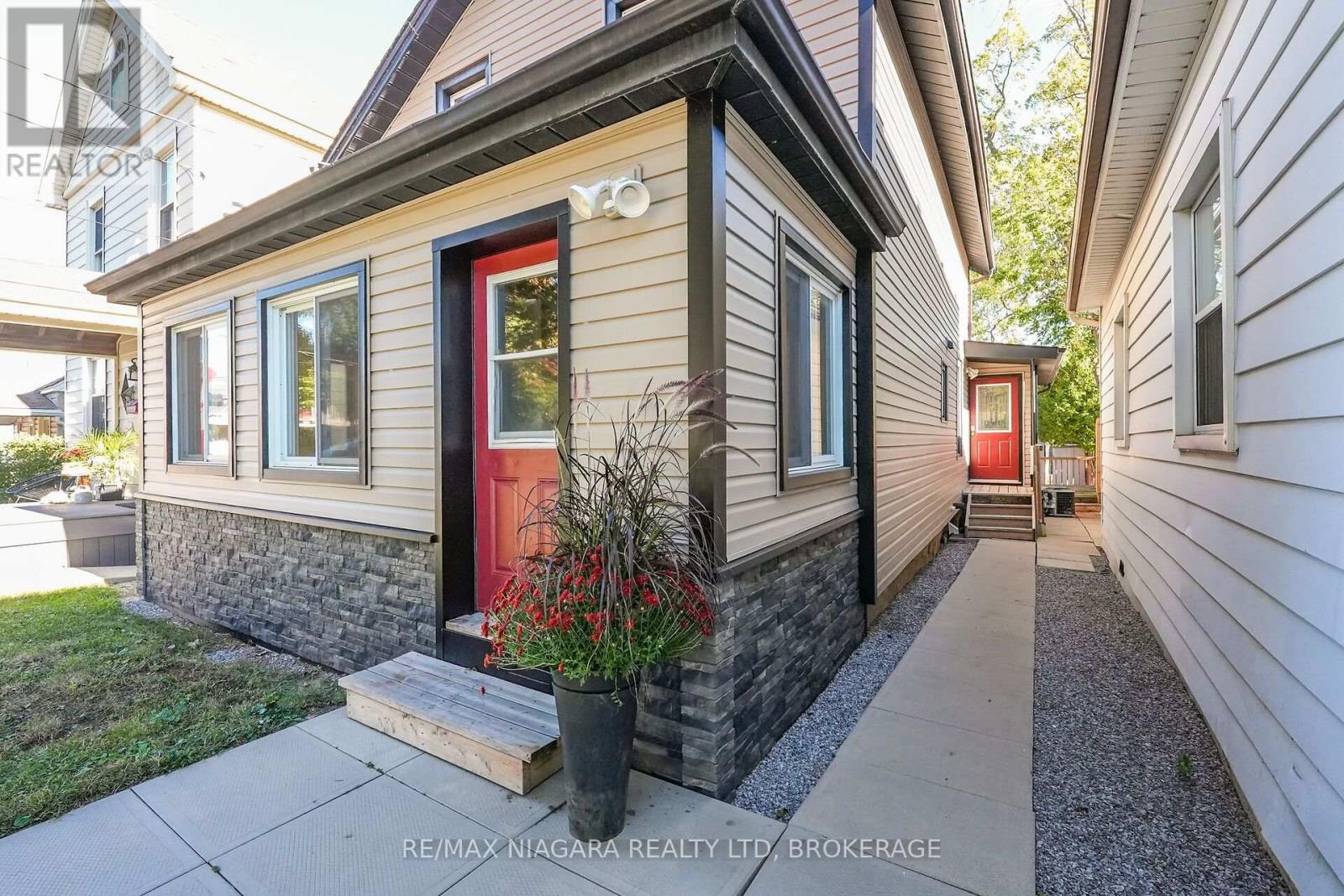 15 Adelaide Street, Grimsby (Grimsby West), Ontario L3M 1X2 - Photo 3 - X13877112