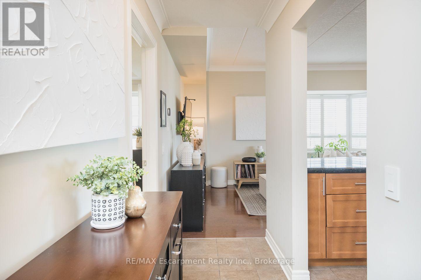 310 - 1379 Costigan Road, Milton, Ontario  L9T 2K6 - Photo 4 - W13877252