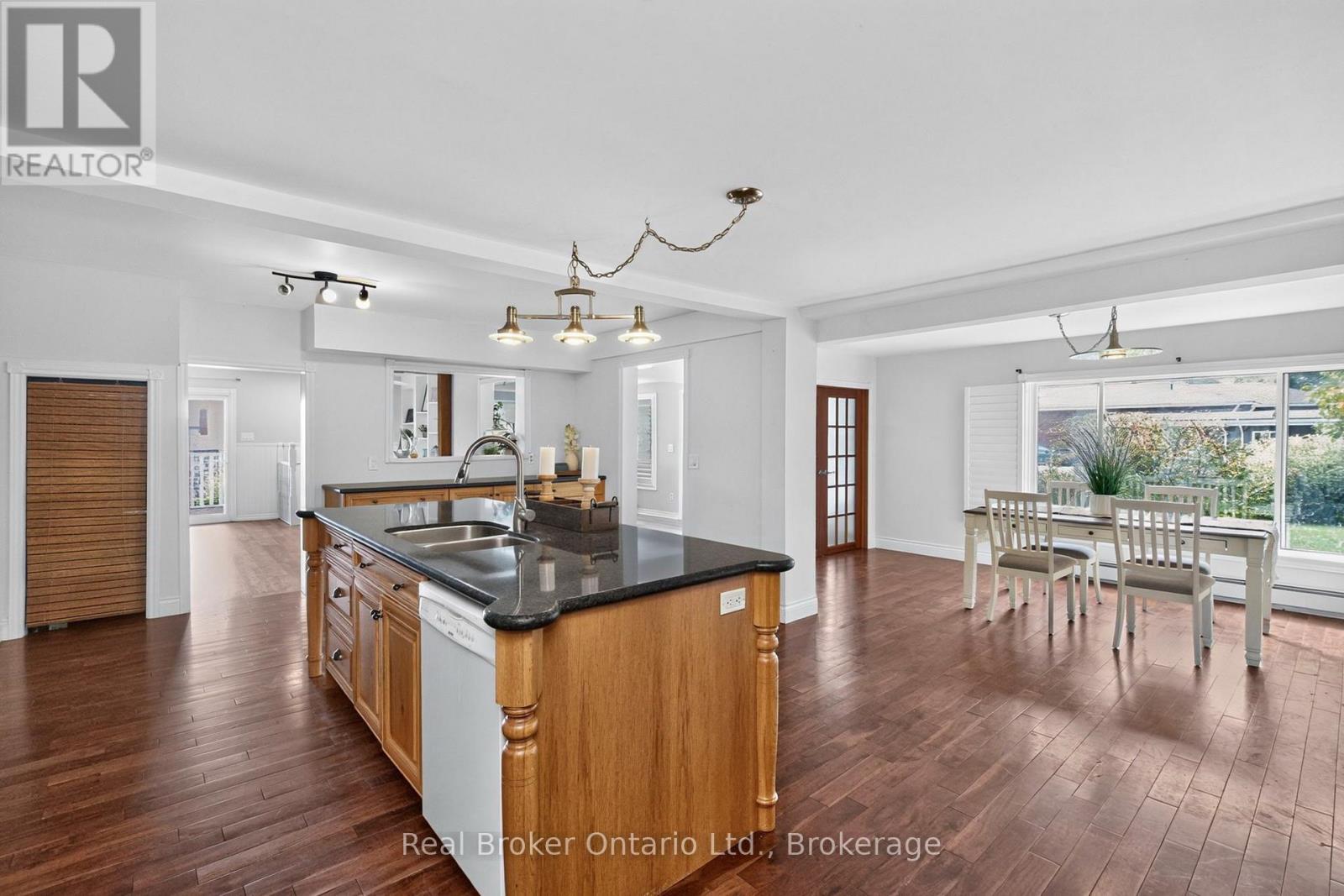 320 Lafontaine Road W, Tiny, Ontario  L9M 1R3 - Photo 7 - S13877024