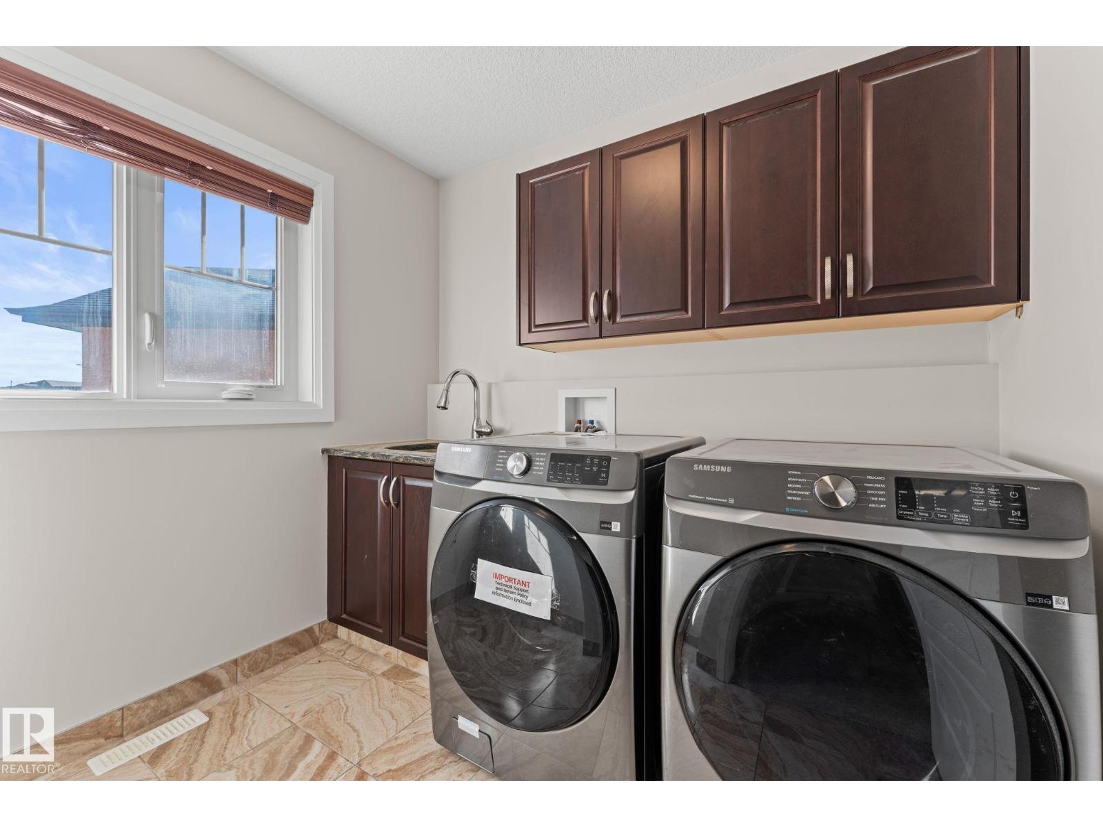 229 ALBANY DR NW