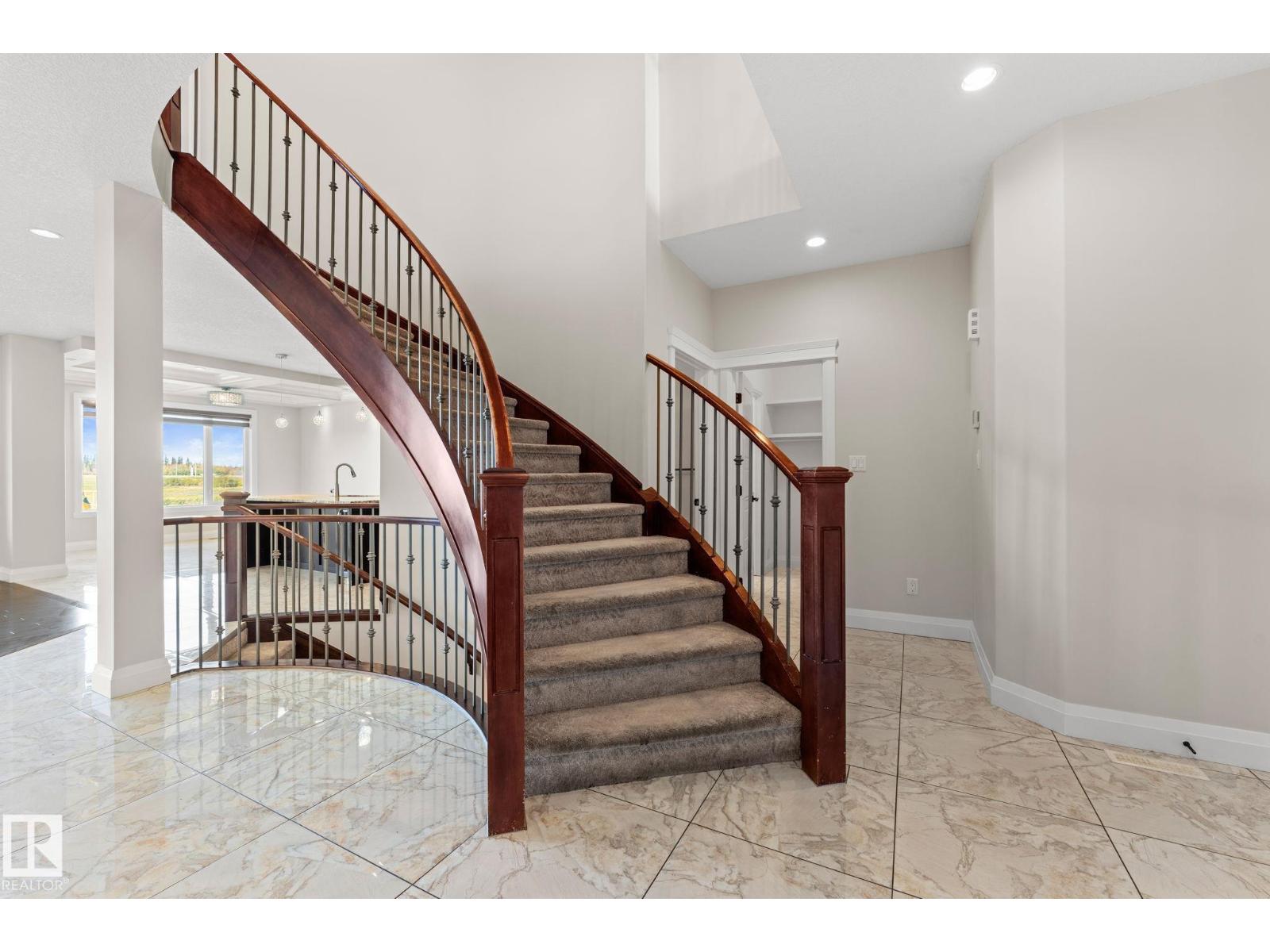 229 ALBANY DR NW
