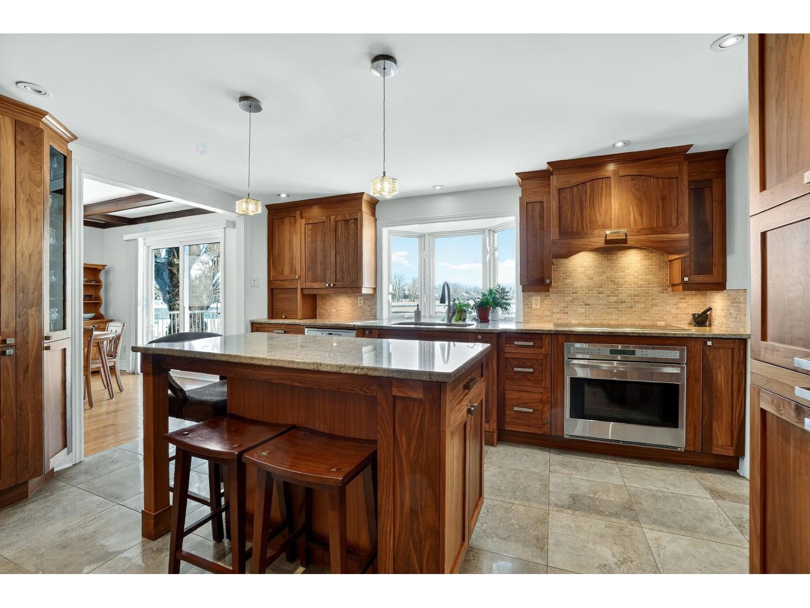 595 Rue Saraguay E. Montréal (Pierrefonds-Roxboro) Quebec Canada H8Y2G3 5