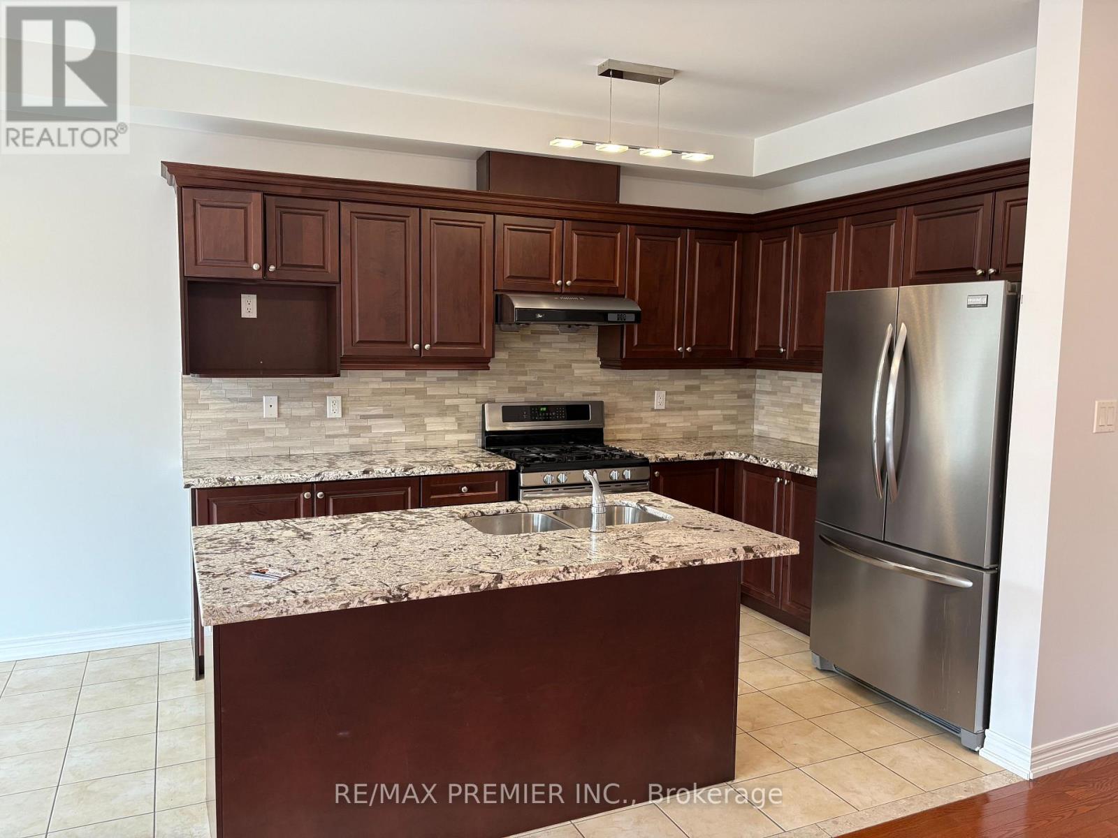 37 Via Toscana, Vaughan, Ontario  L4H 3V5 - Photo 3 - N13876996
