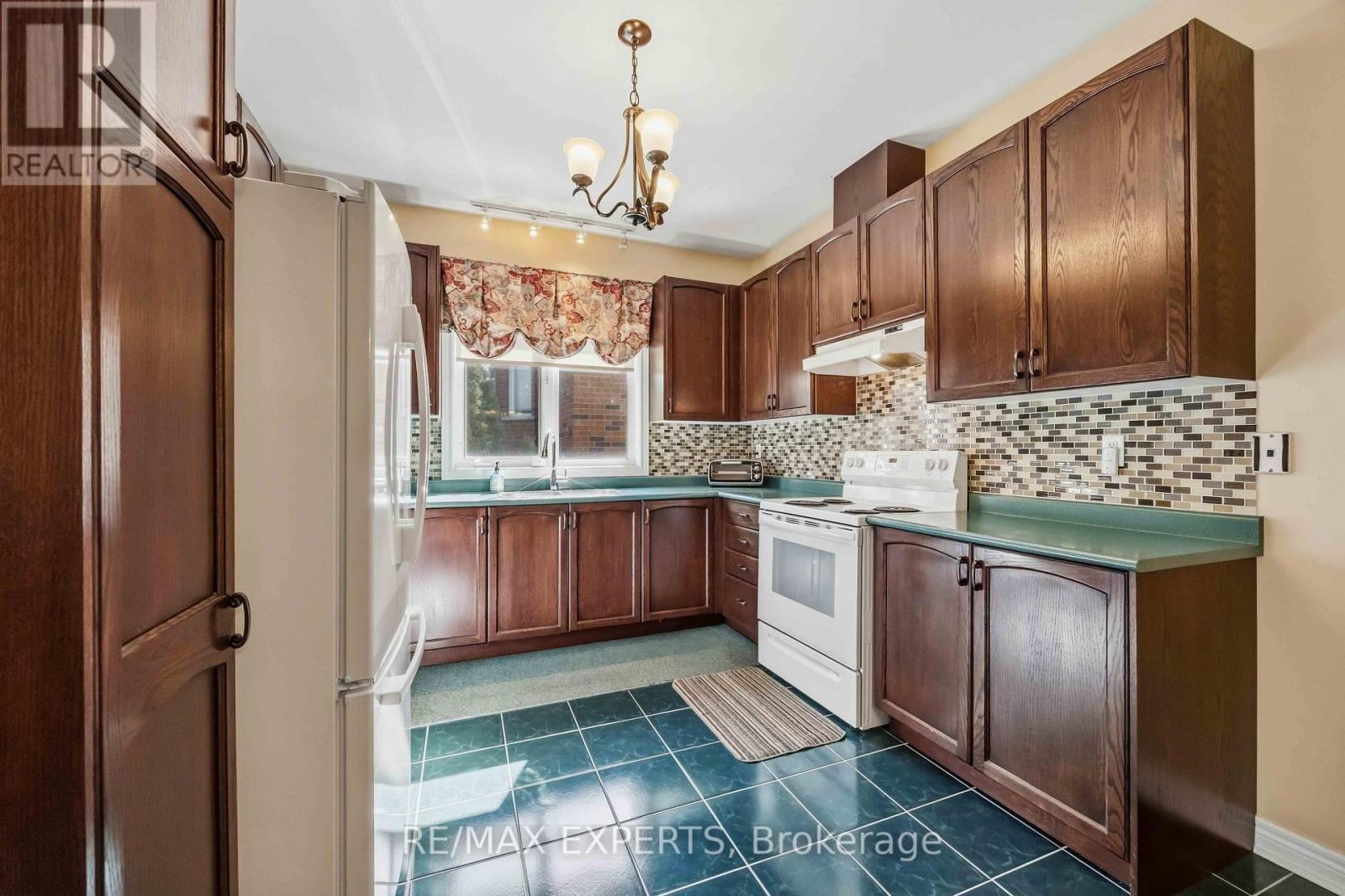 93 Velmar Drive, Vaughan, Ontario  L4L 8W4 - Photo 14 - N13877110