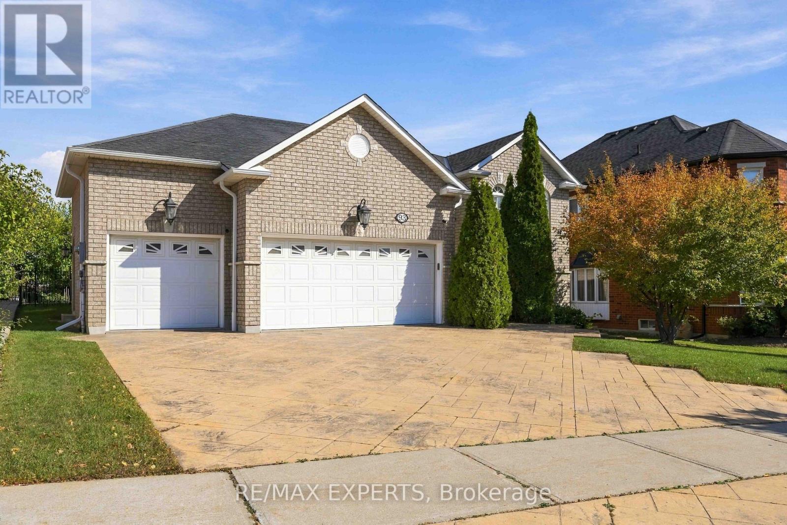 93 Velmar Drive, Vaughan, Ontario  L4L 8W4 - Photo 2 - N13877110