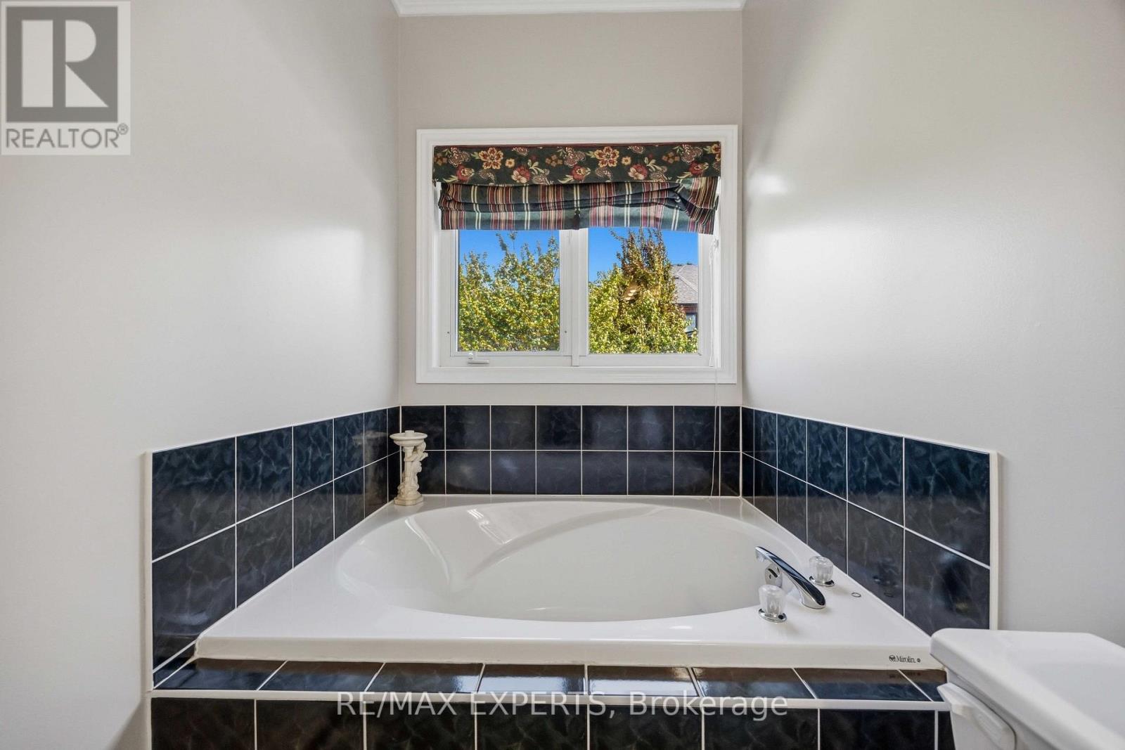 93 Velmar Drive, Vaughan, Ontario  L4L 8W4 - Photo 25 - N13877110