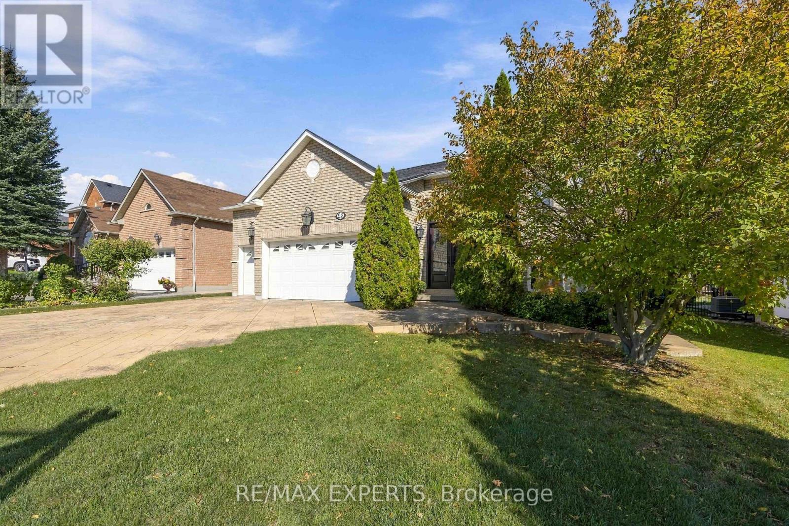 93 Velmar Drive, Vaughan, Ontario  L4L 8W4 - Photo 3 - N13877110