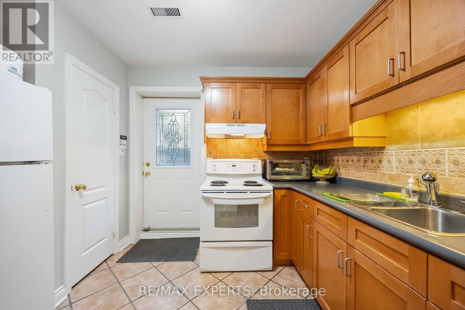 93 Velmar Drive, Vaughan, Ontario  L4L 8W4 - Photo 36 - N13877110