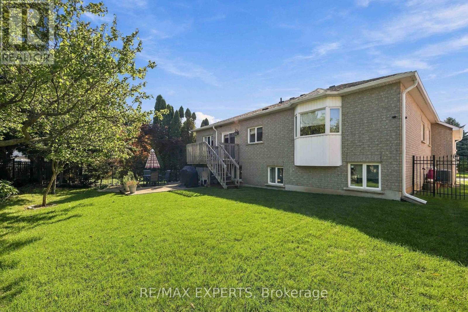 93 Velmar Drive, Vaughan, Ontario  L4L 8W4 - Photo 47 - N13877110