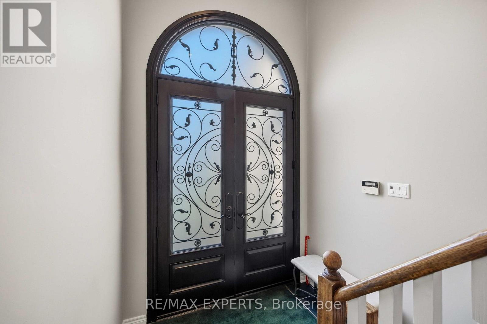 93 Velmar Drive, Vaughan, Ontario  L4L 8W4 - Photo 5 - N13877110