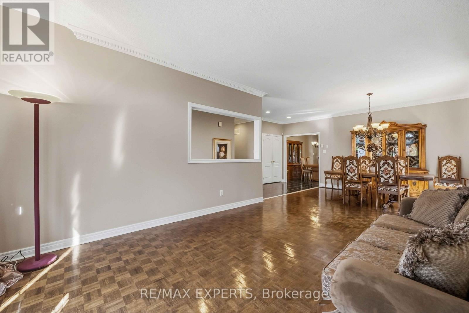 93 Velmar Drive, Vaughan, Ontario  L4L 8W4 - Photo 8 - N13877110