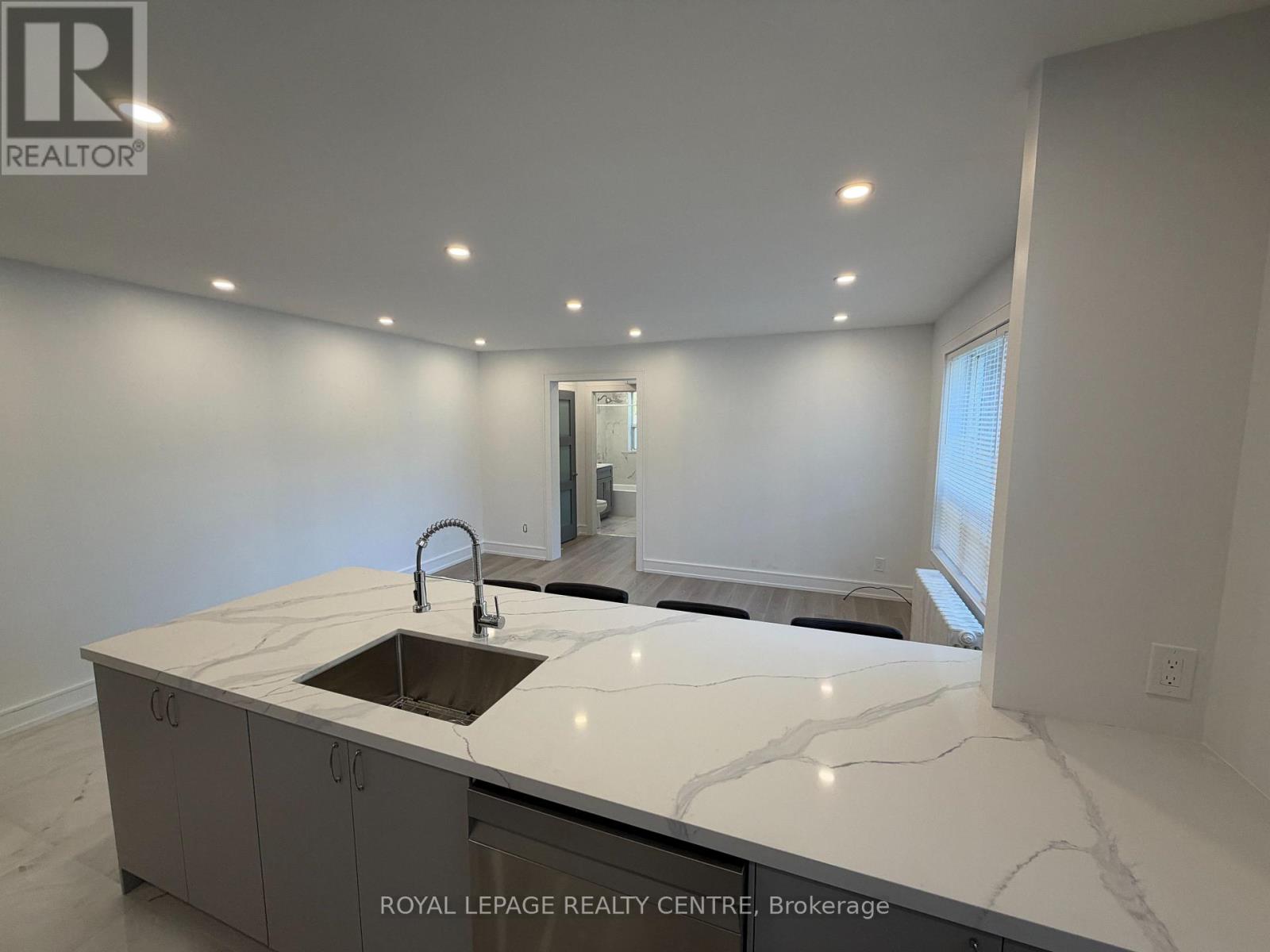 6 - 342 Lakeshore Road W, Mississauga, Ontario  L5H 1H1 - Photo 4 - W13877096