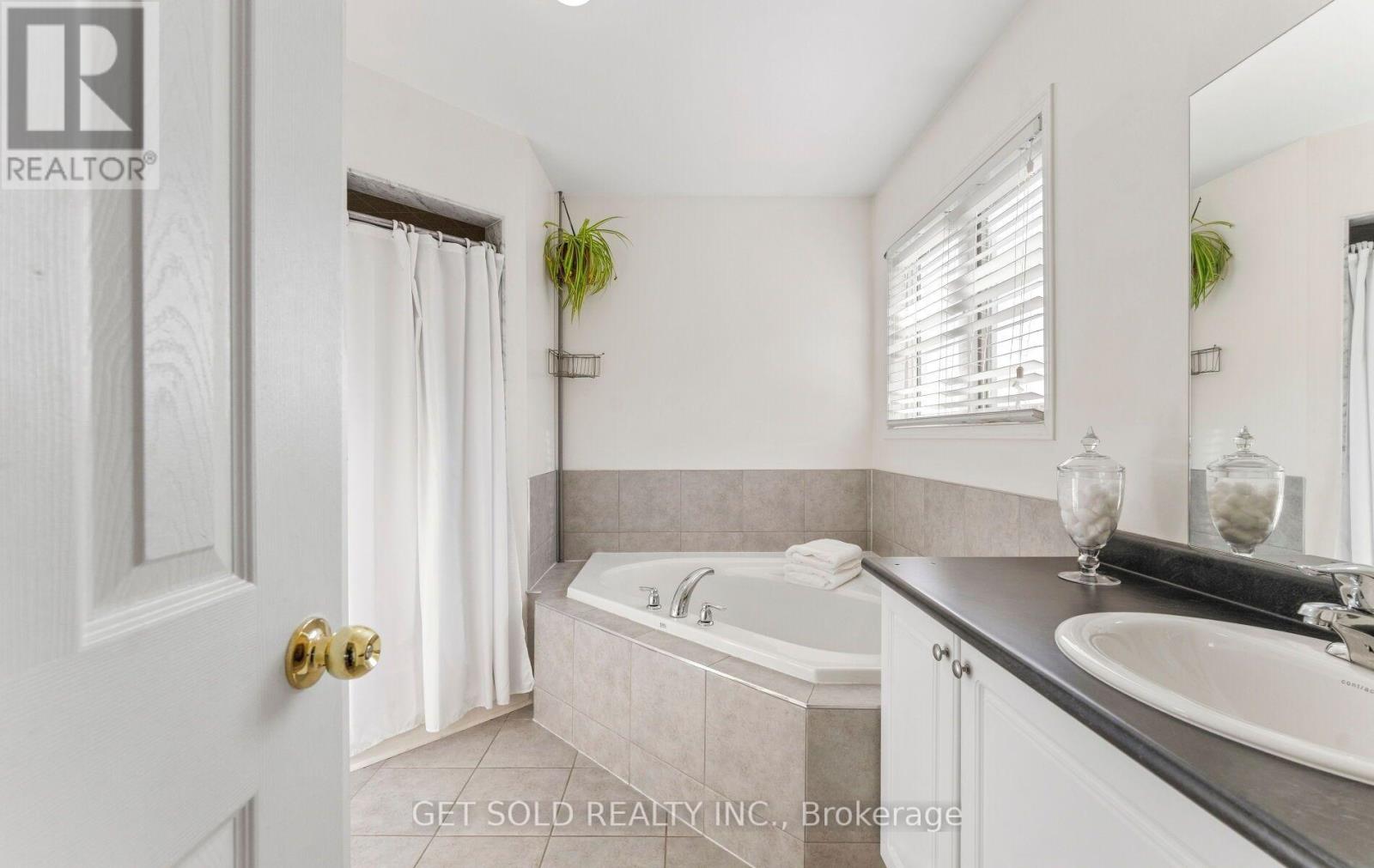 33 Sergio Marchi Street, Toronto, Ontario  M3L 0E5 - Photo 23 - W13877130