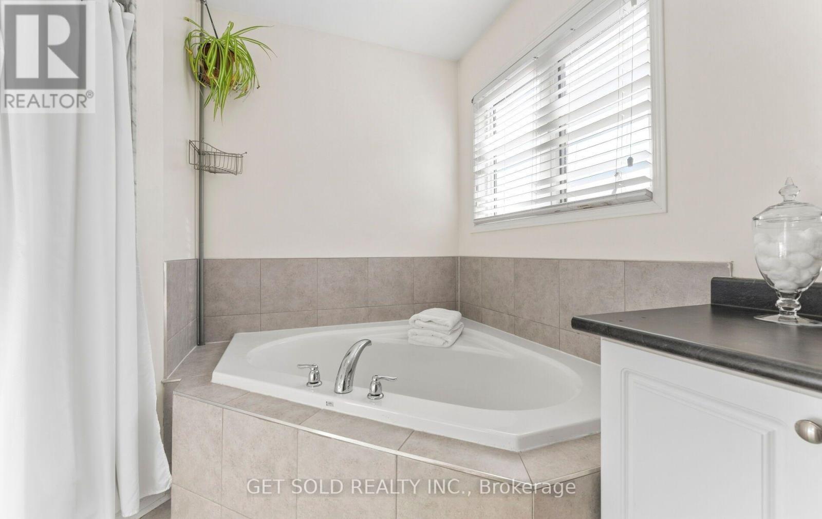 33 Sergio Marchi Street, Toronto, Ontario  M3L 0E5 - Photo 25 - W13877130